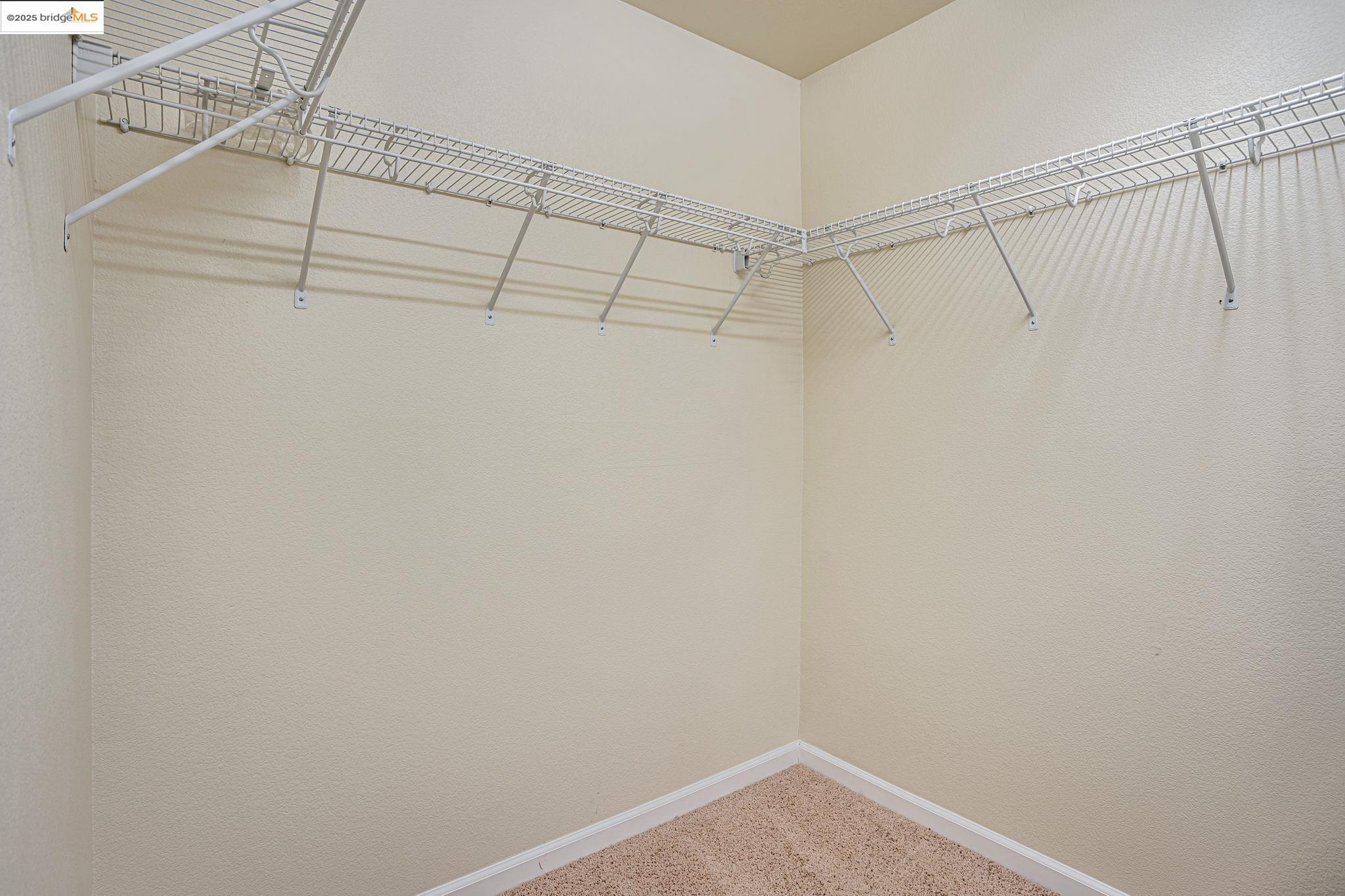 Detail Gallery Image 32 of 52 For 1319 Teal Hollow Dr, Yuba City,  CA 95993 - 5 Beds | 3 Baths