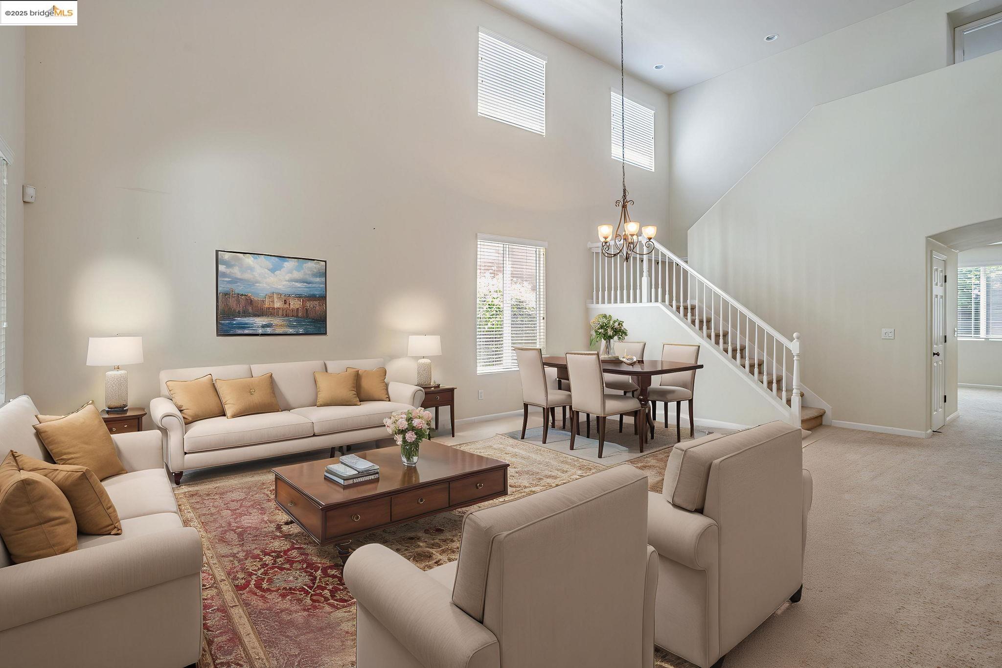 Detail Gallery Image 5 of 52 For 1319 Teal Hollow Dr, Yuba City,  CA 95993 - 5 Beds | 3 Baths