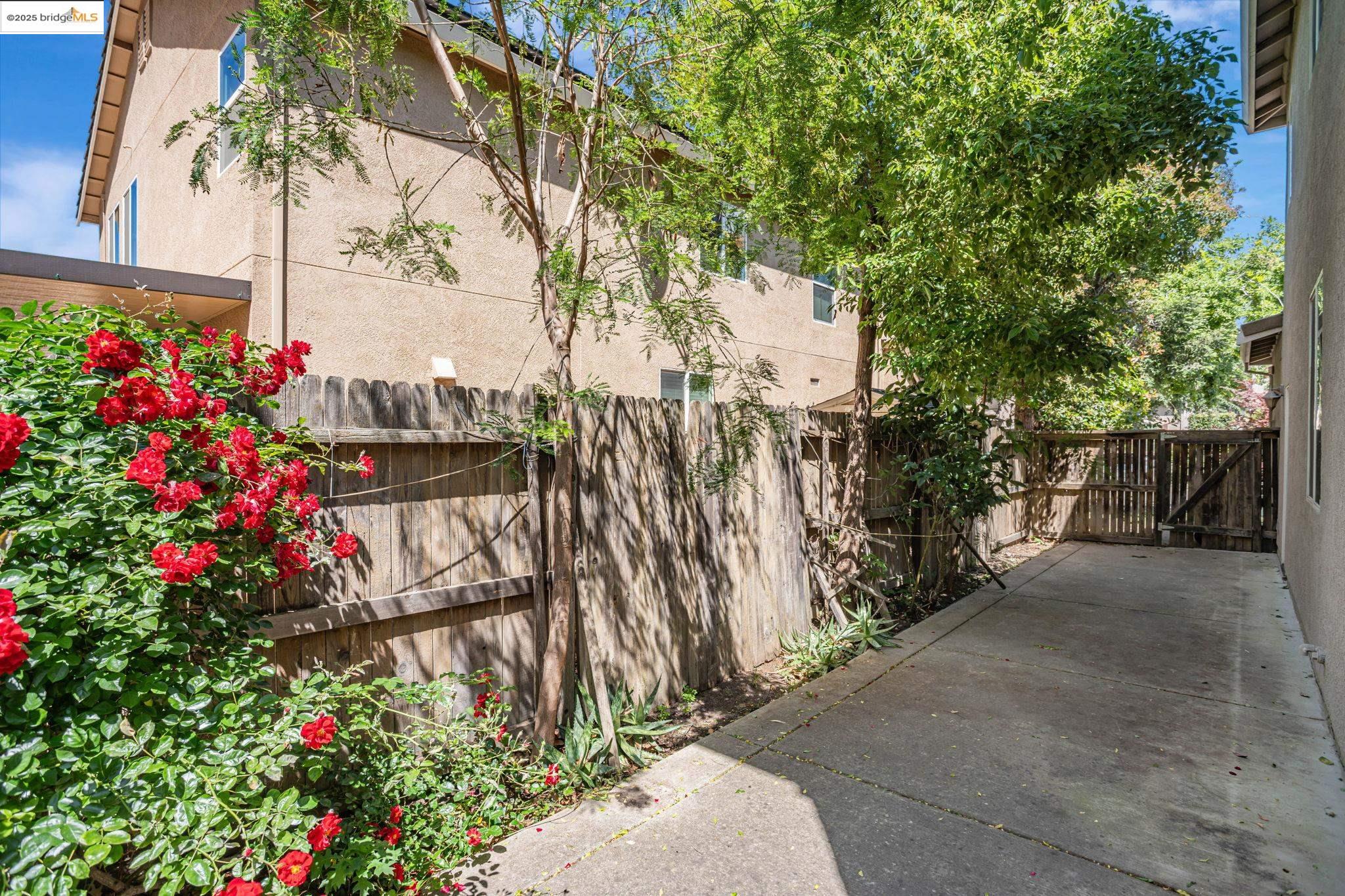 Detail Gallery Image 49 of 52 For 1319 Teal Hollow Dr, Yuba City,  CA 95993 - 5 Beds | 3 Baths