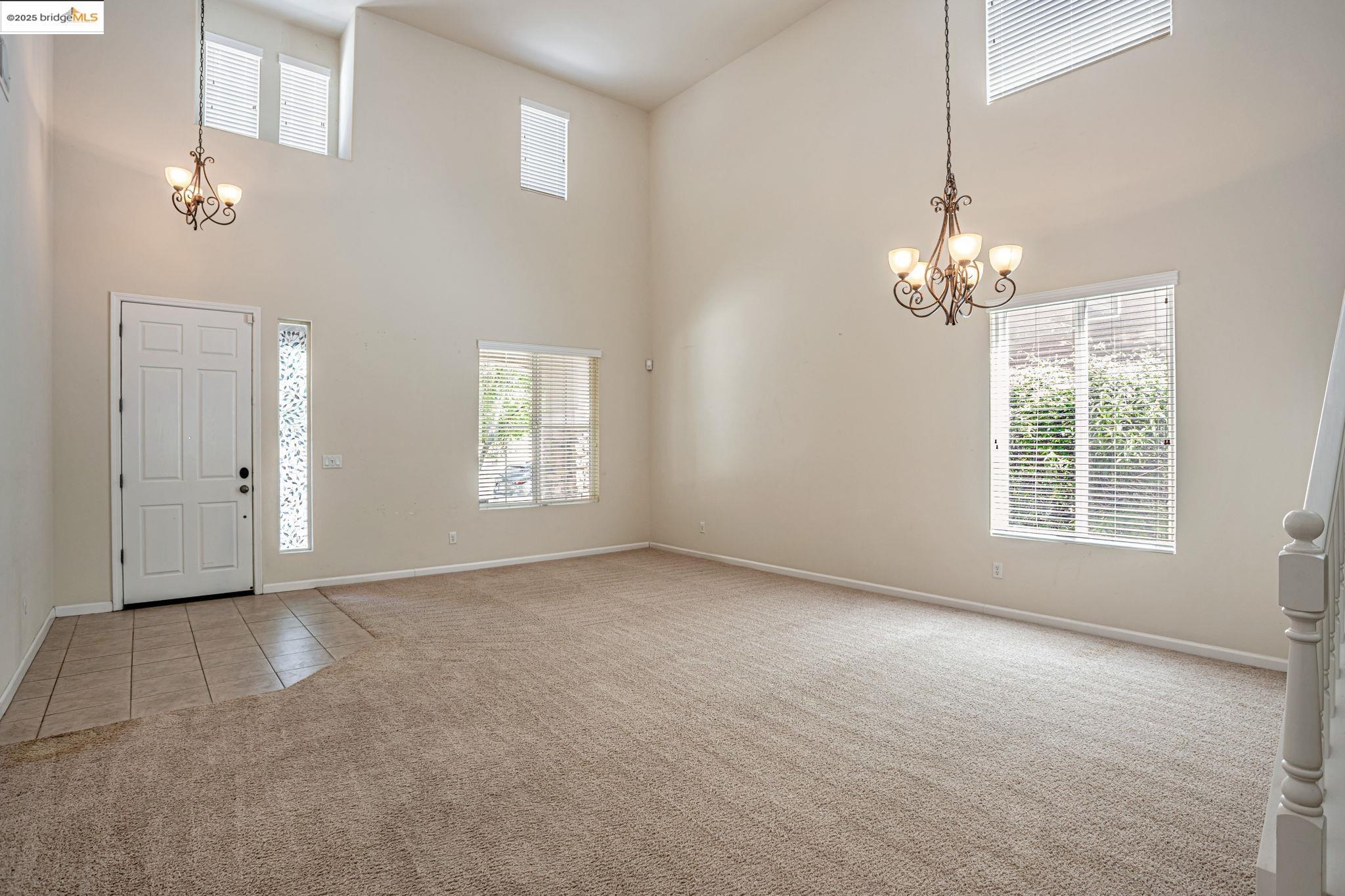 Detail Gallery Image 7 of 52 For 1319 Teal Hollow Dr, Yuba City,  CA 95993 - 5 Beds | 3 Baths