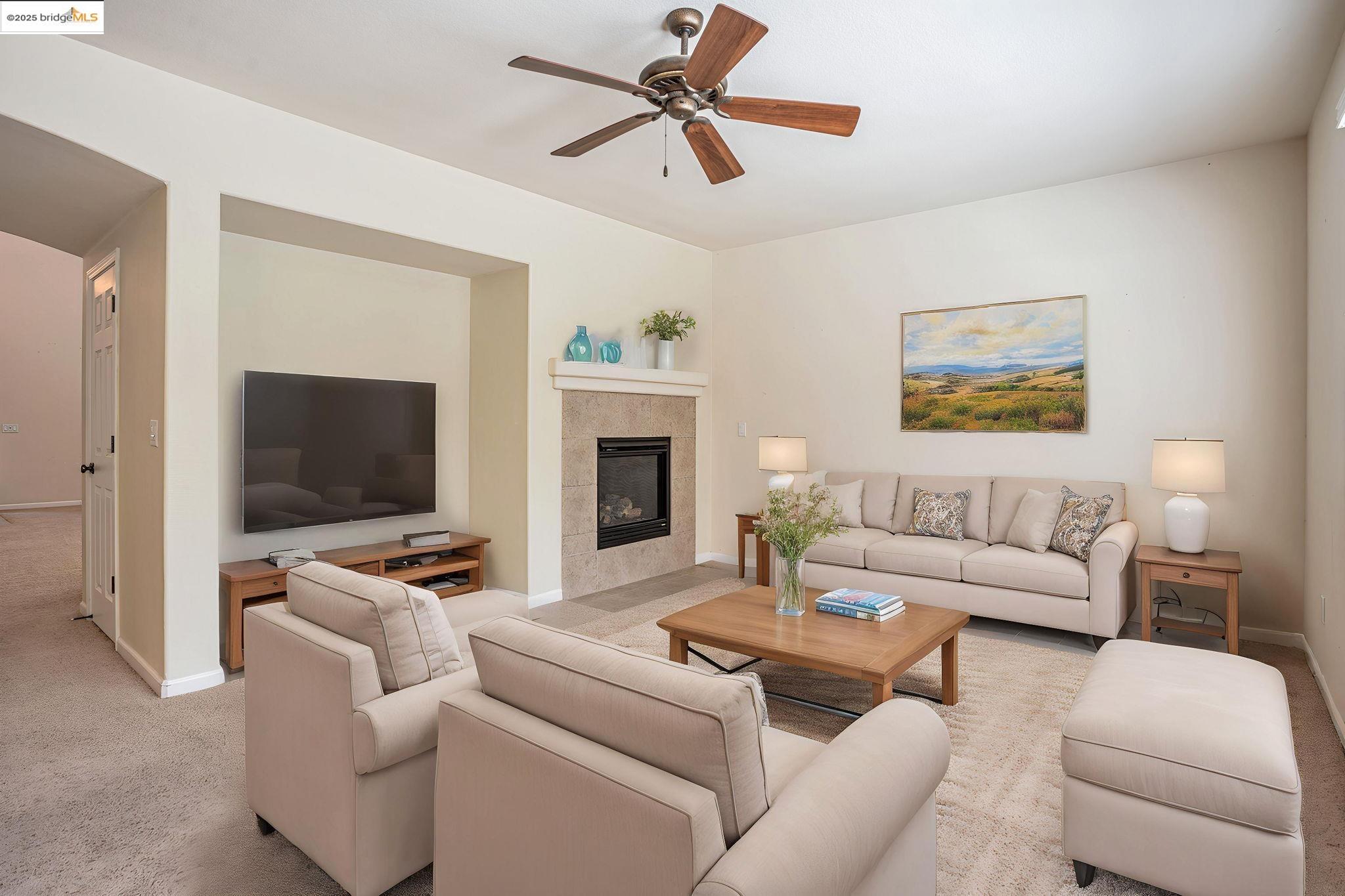 Detail Gallery Image 9 of 52 For 1319 Teal Hollow Dr, Yuba City,  CA 95993 - 5 Beds | 3 Baths