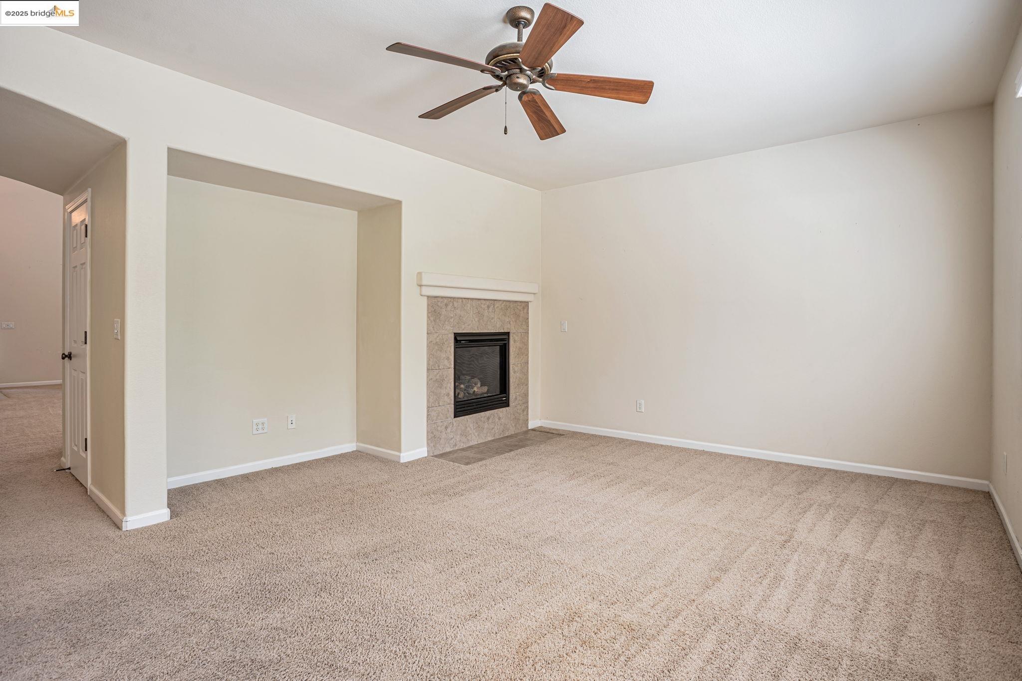 Detail Gallery Image 10 of 52 For 1319 Teal Hollow Dr, Yuba City,  CA 95993 - 5 Beds | 3 Baths