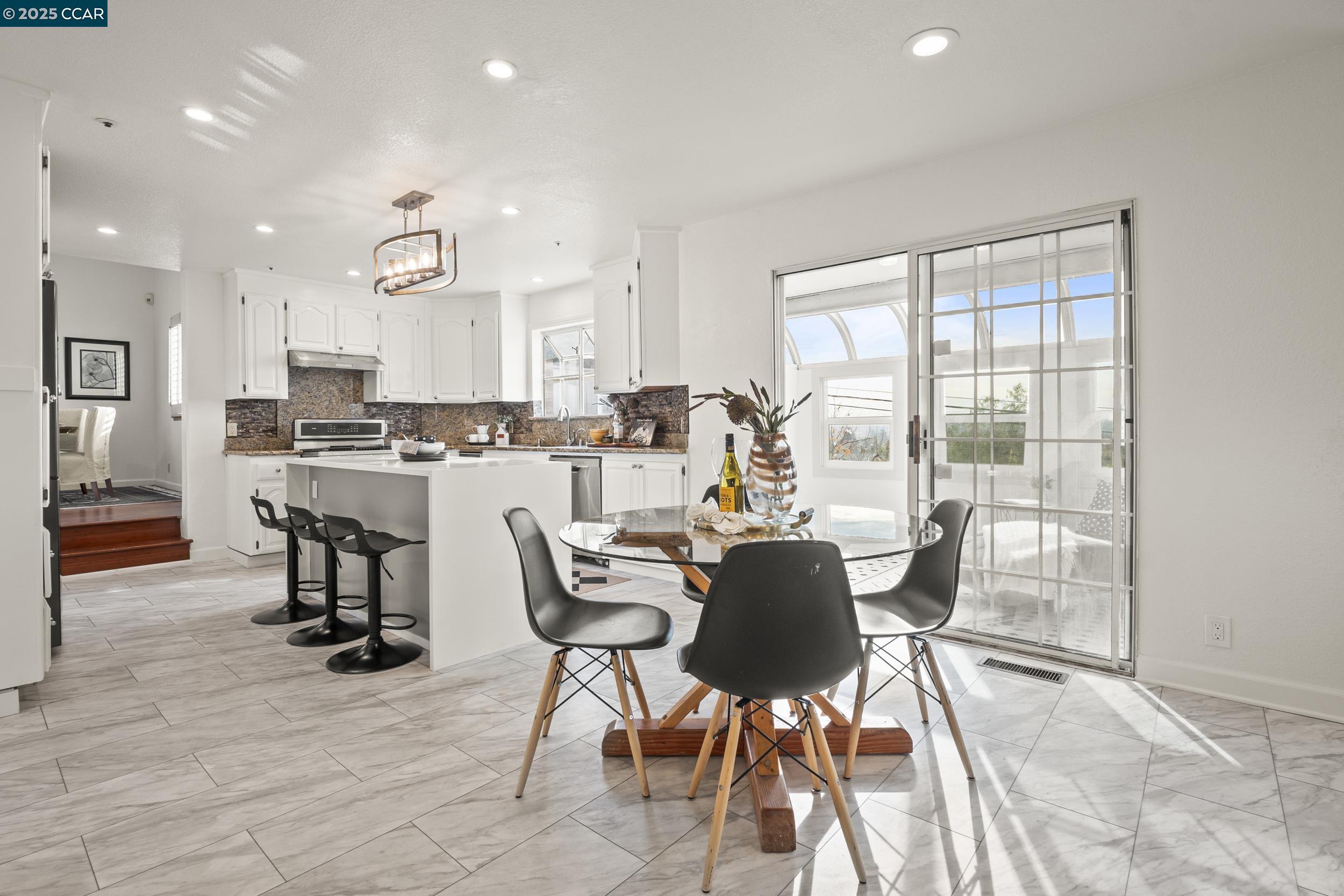 Detail Gallery Image 11 of 39 For 419 Clark Drive, Vallejo,  CA 94534 - 5 Beds | 3 Baths