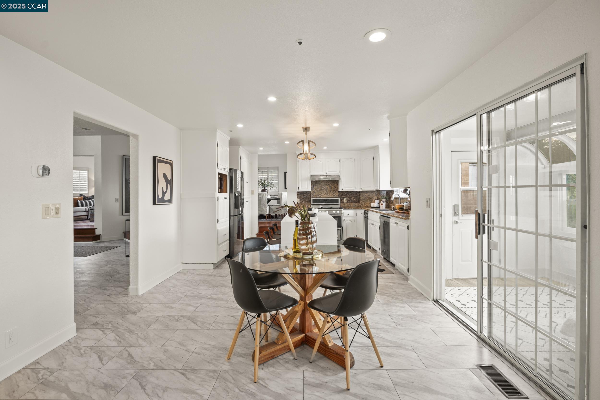 Detail Gallery Image 12 of 39 For 419 Clark Drive, Vallejo,  CA 94534 - 5 Beds | 3 Baths