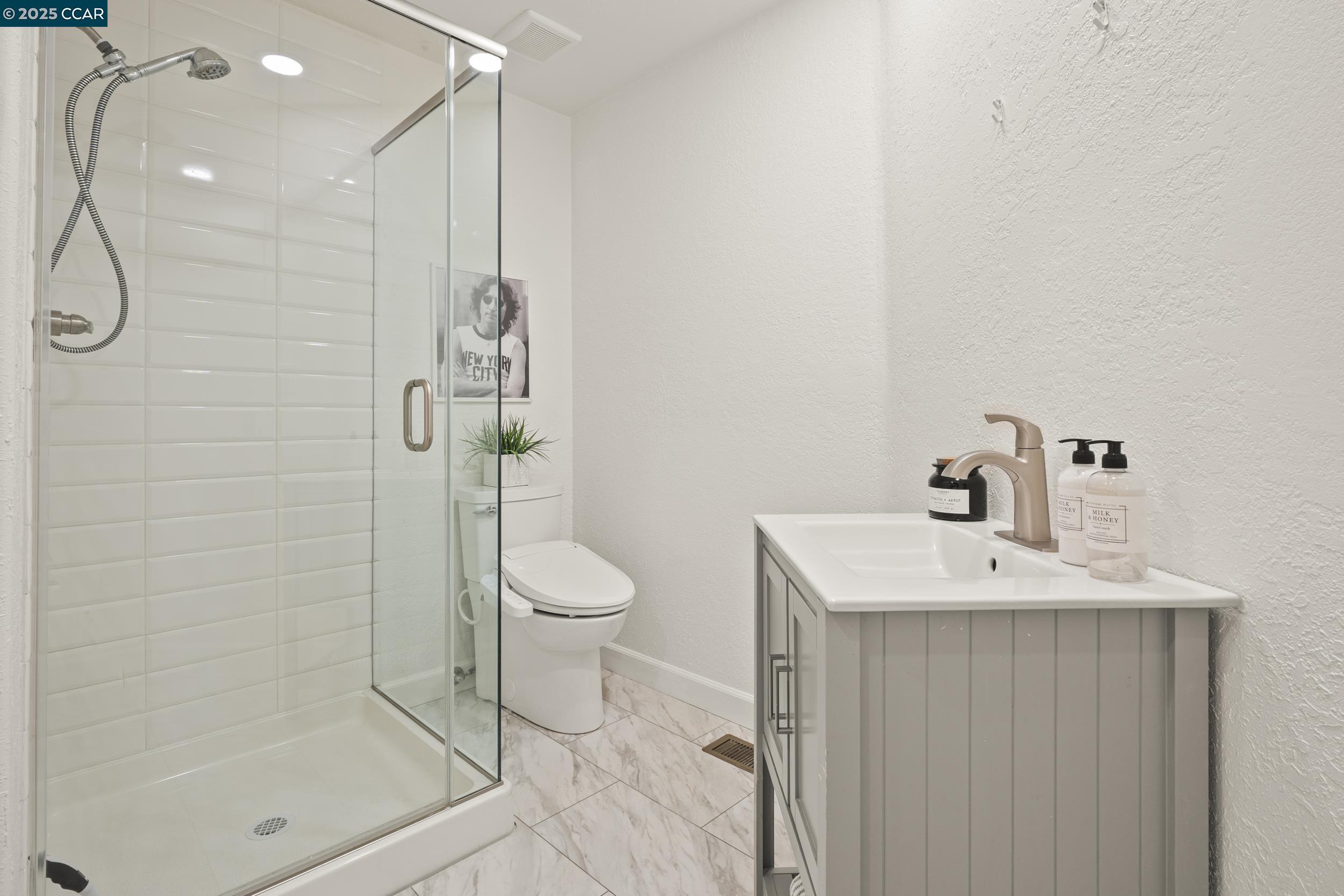 Detail Gallery Image 18 of 39 For 419 Clark Drive, Vallejo,  CA 94534 - 5 Beds | 3 Baths