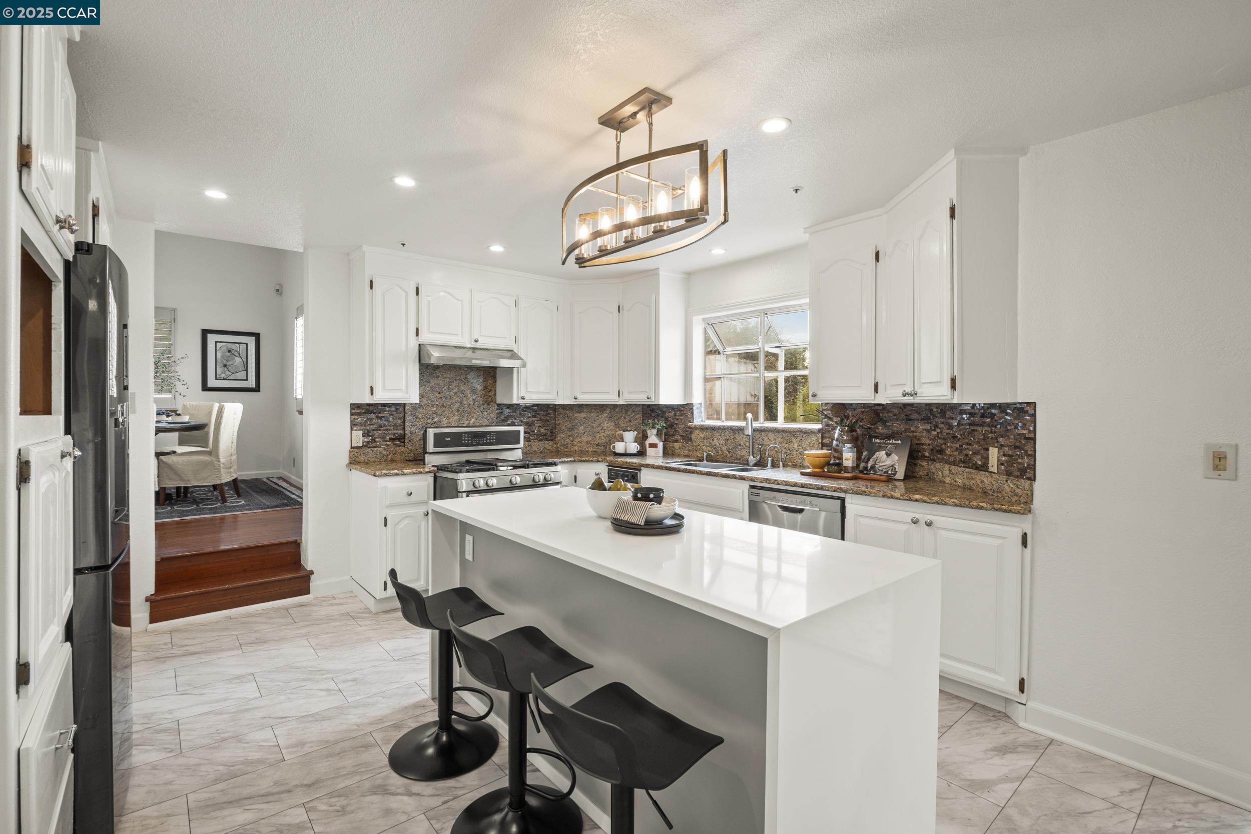 Detail Gallery Image 9 of 39 For 419 Clark Drive, Vallejo,  CA 94534 - 5 Beds | 3 Baths