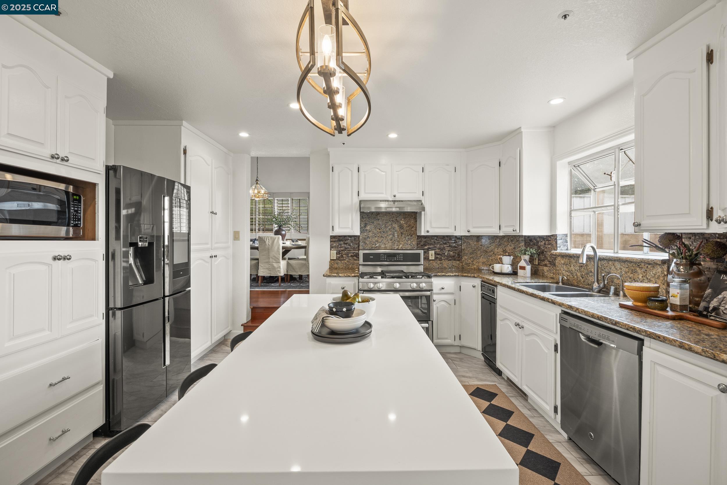 Detail Gallery Image 10 of 39 For 419 Clark Drive, Vallejo,  CA 94534 - 5 Beds | 3 Baths