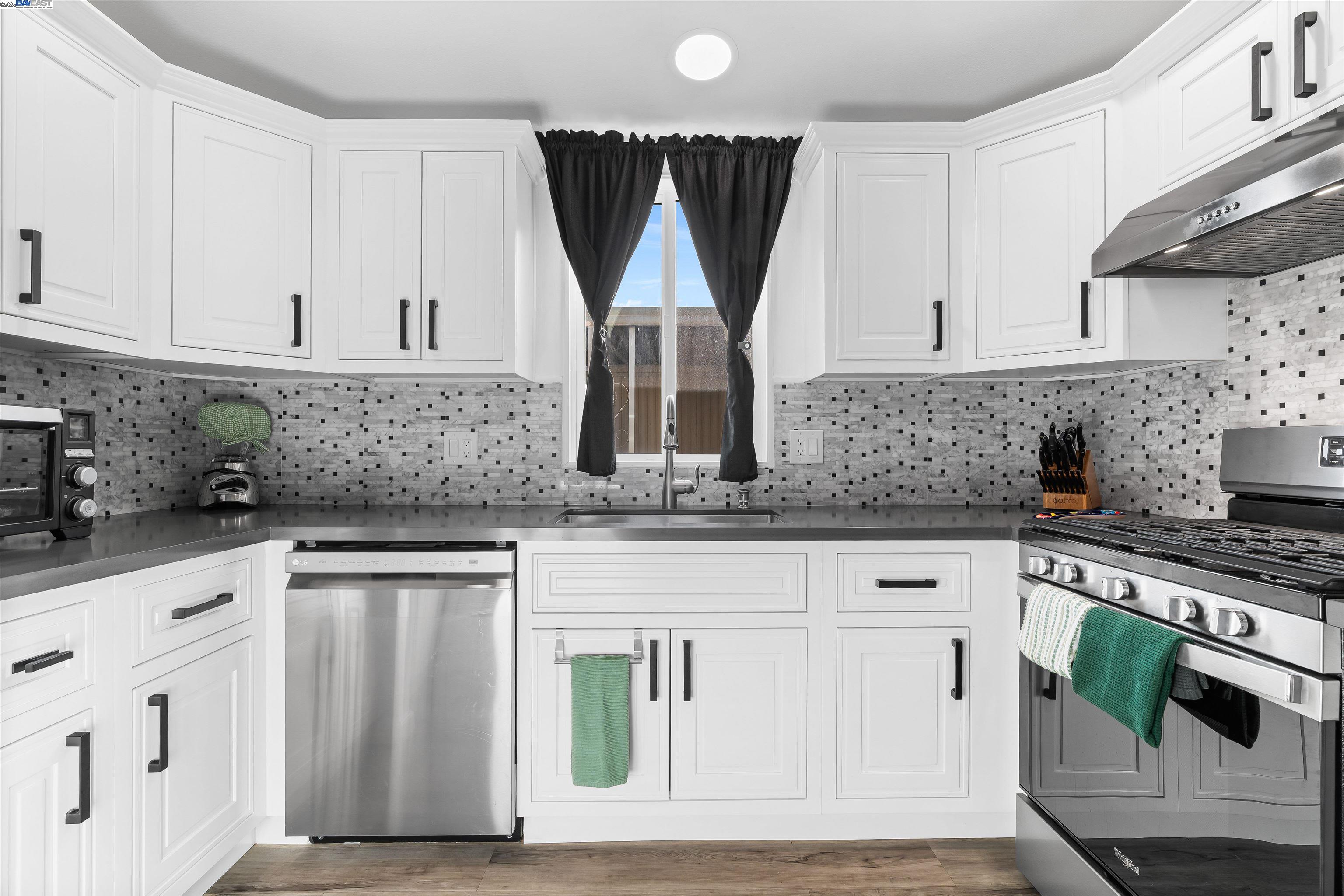 Detail Gallery Image 11 of 39 For 900 Golden Wheel Park Dr Spc 5,  San Jose,  CA 95112 - 3 Beds | 2 Baths