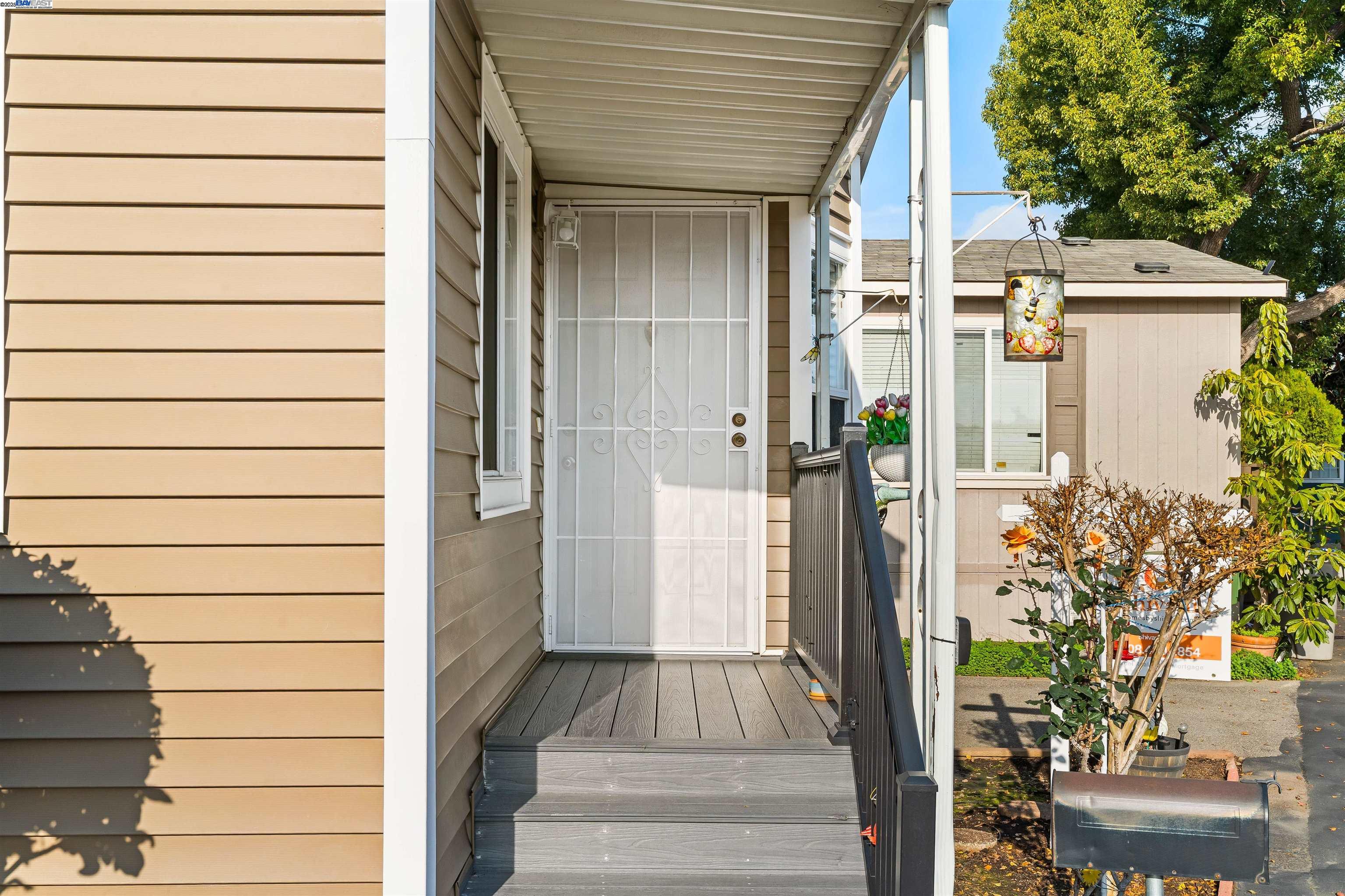 Detail Gallery Image 3 of 39 For 900 Golden Wheel Park Dr Spc 5,  San Jose,  CA 95112 - 3 Beds | 2 Baths