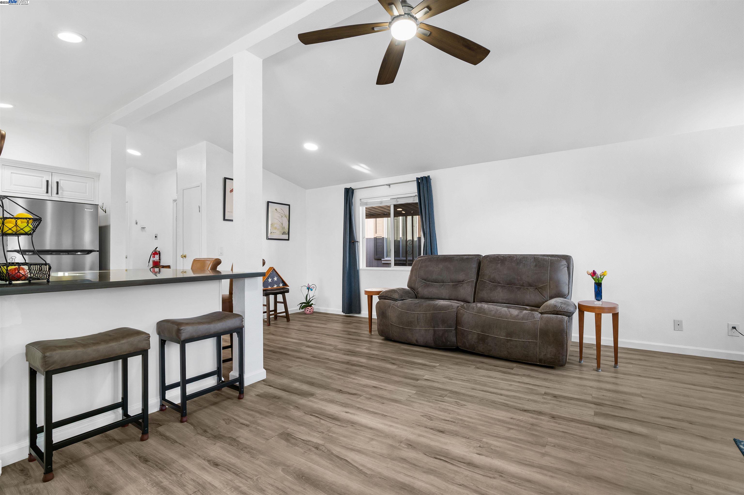 Detail Gallery Image 6 of 39 For 900 Golden Wheel Park Dr Spc 5,  San Jose,  CA 95112 - 3 Beds | 2 Baths