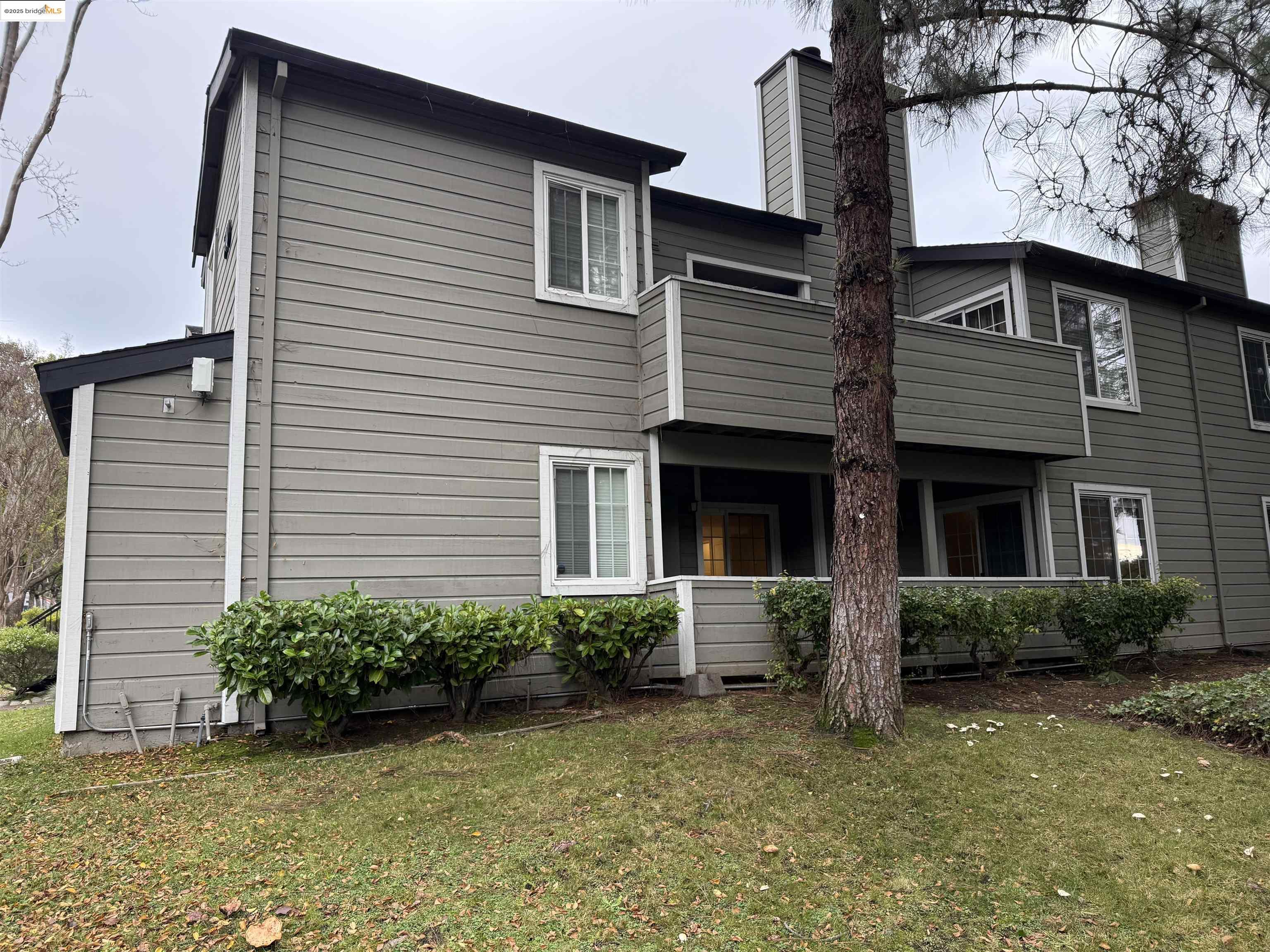 Detail Gallery Image 3 of 24 For 510 Canyon Oaks Drive #C,  Oakland,  CA 94505-9999 - 2 Beds | 2 Baths