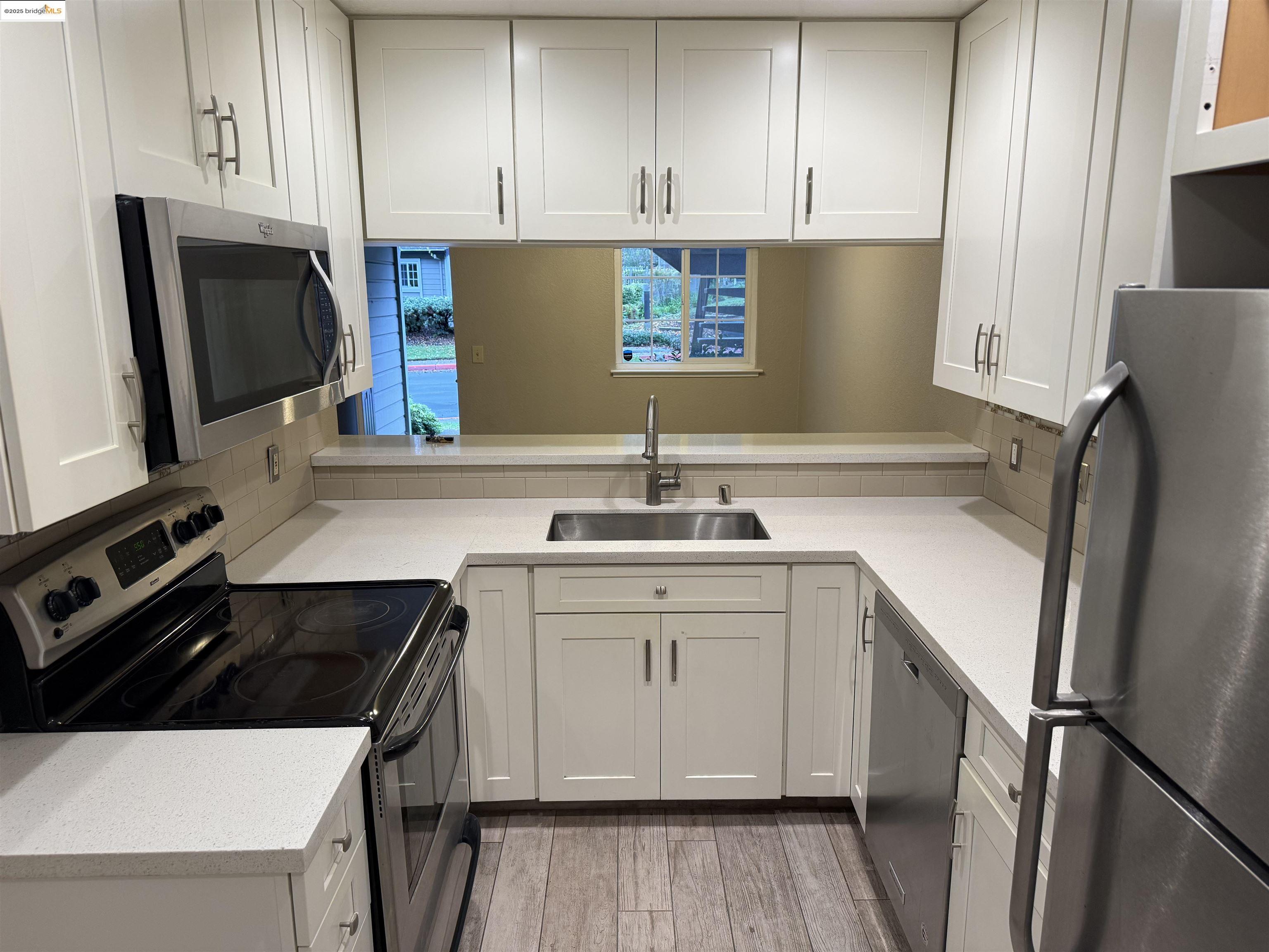 Detail Gallery Image 4 of 24 For 510 Canyon Oaks Drive #C,  Oakland,  CA 94505-9999 - 2 Beds | 2 Baths