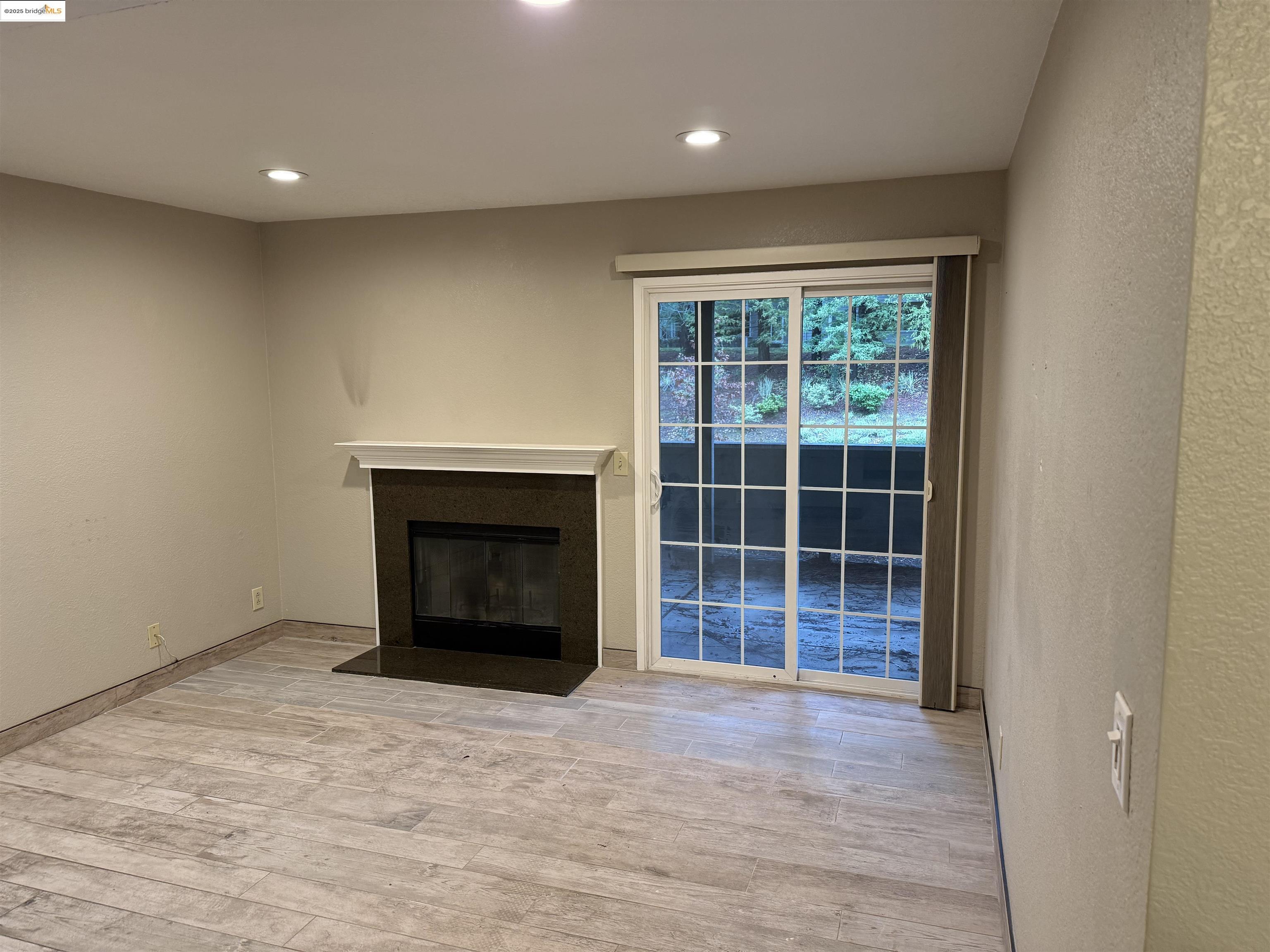 Detail Gallery Image 7 of 24 For 510 Canyon Oaks Drive #C,  Oakland,  CA 94505-9999 - 2 Beds | 2 Baths