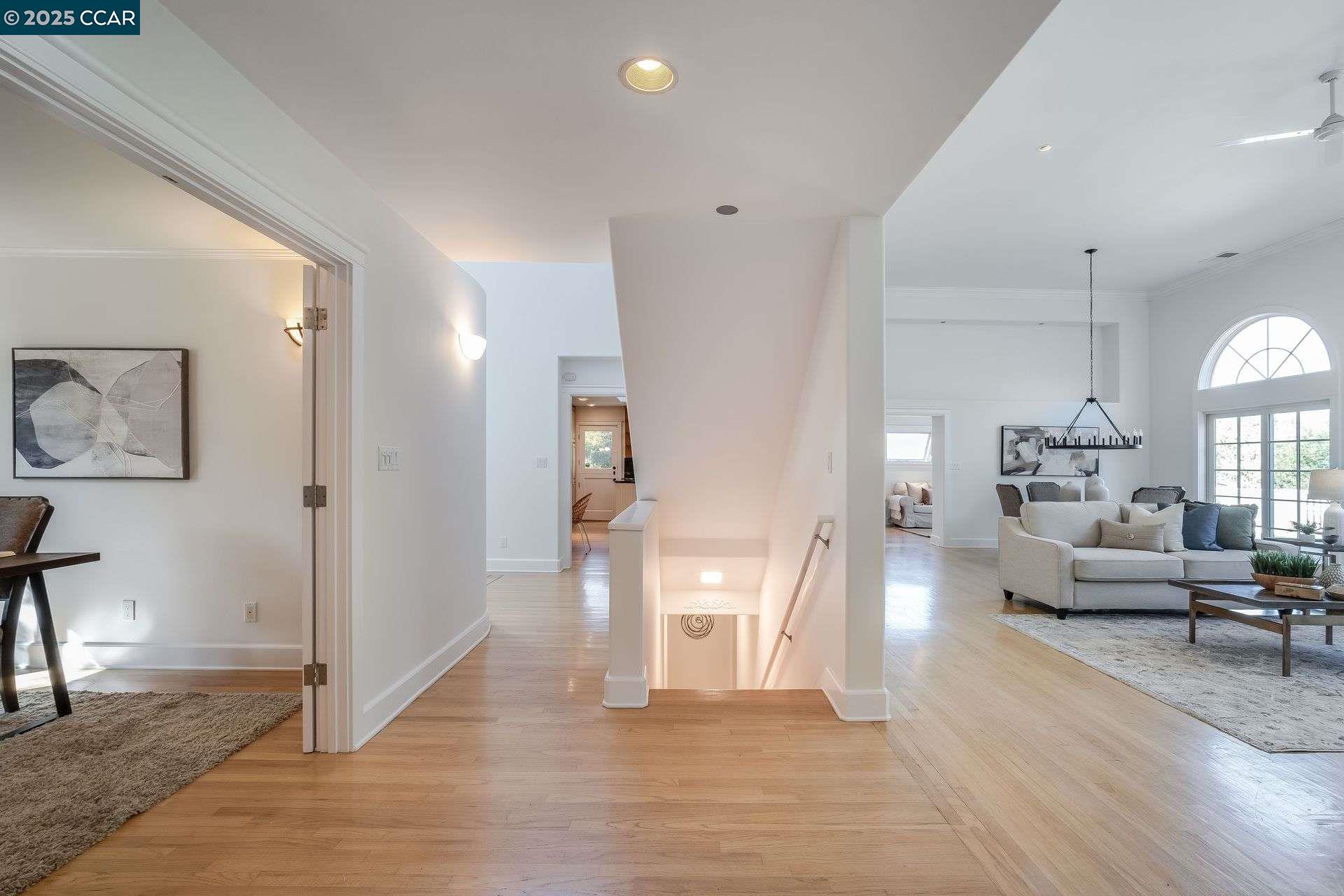 Detail Gallery Image 14 of 55 For 33 Altamount Drive, Orinda,  CA 94563 - 5 Beds | 3/1 Baths