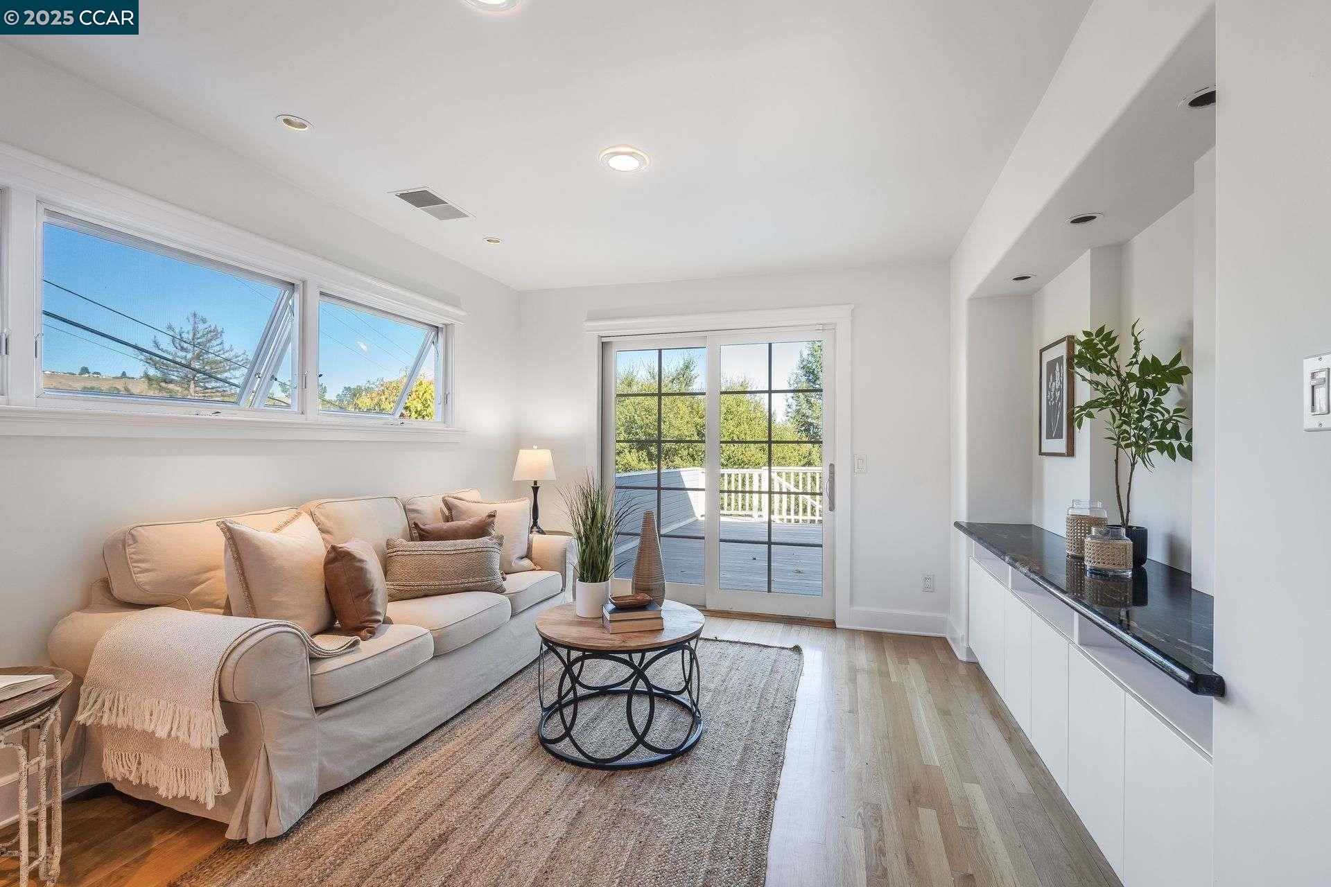 Detail Gallery Image 20 of 55 For 33 Altamount Drive, Orinda,  CA 94563 - 5 Beds | 3/1 Baths