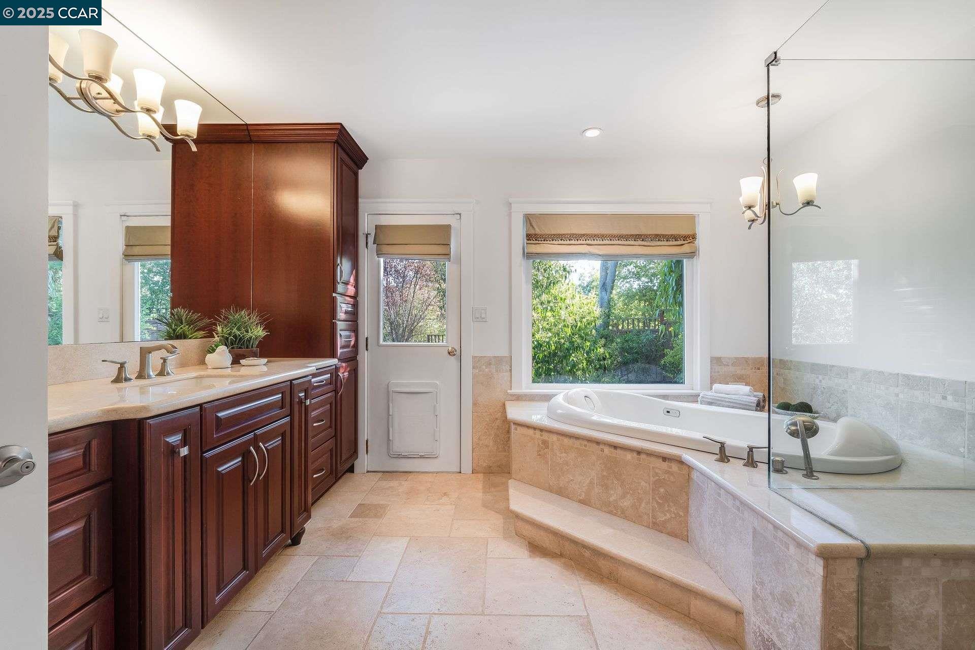 Detail Gallery Image 28 of 55 For 33 Altamount Drive, Orinda,  CA 94563 - 5 Beds | 3/1 Baths