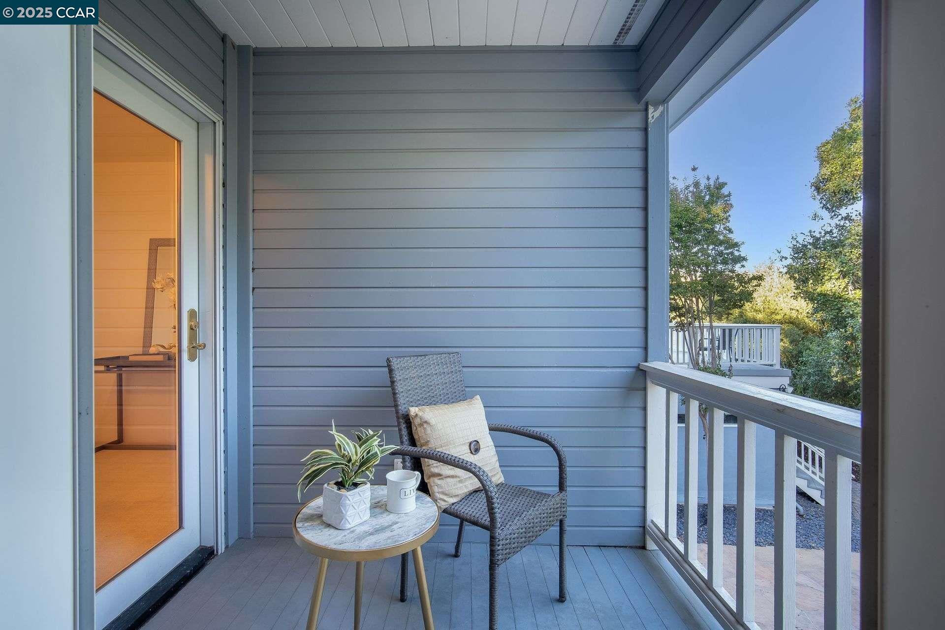 Detail Gallery Image 32 of 55 For 33 Altamount Drive, Orinda,  CA 94563 - 5 Beds | 3/1 Baths