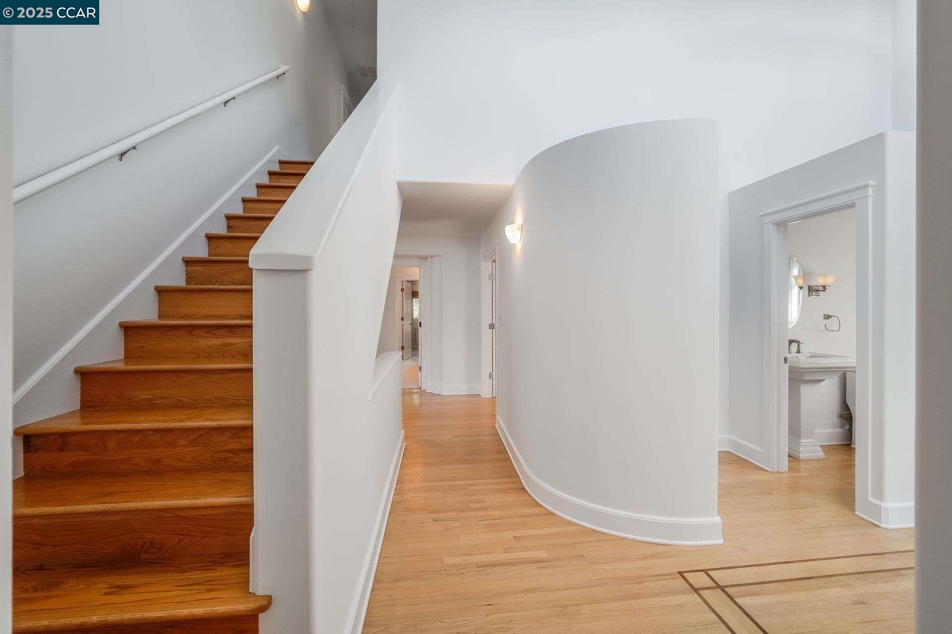 Detail Gallery Image 33 of 55 For 33 Altamount Drive, Orinda,  CA 94563 - 5 Beds | 3/1 Baths