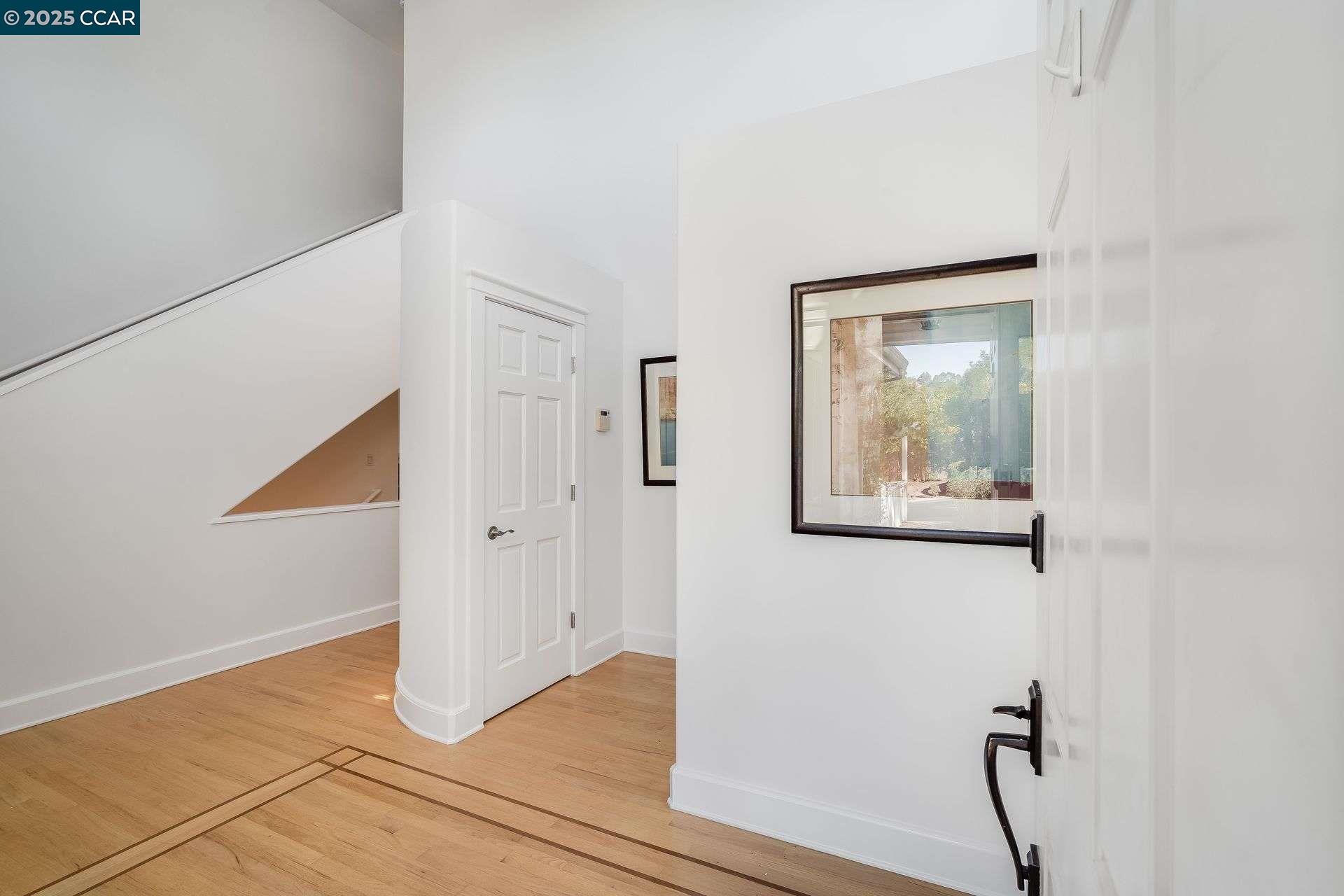 Detail Gallery Image 5 of 55 For 33 Altamount Drive, Orinda,  CA 94563 - 5 Beds | 3/1 Baths