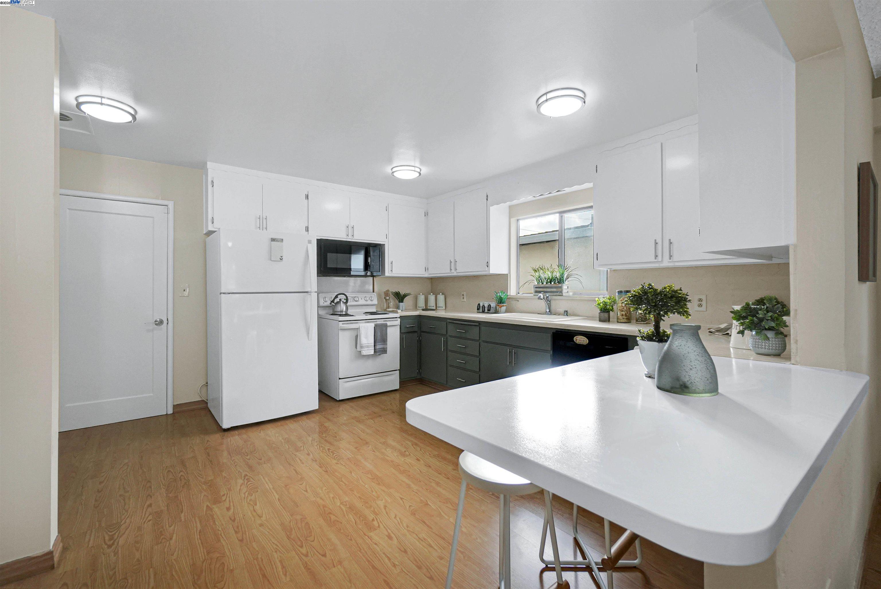 Detail Gallery Image 19 of 54 For 905 Longwood Ave, Hayward,  CA 94541 - 3 Beds | 2 Baths