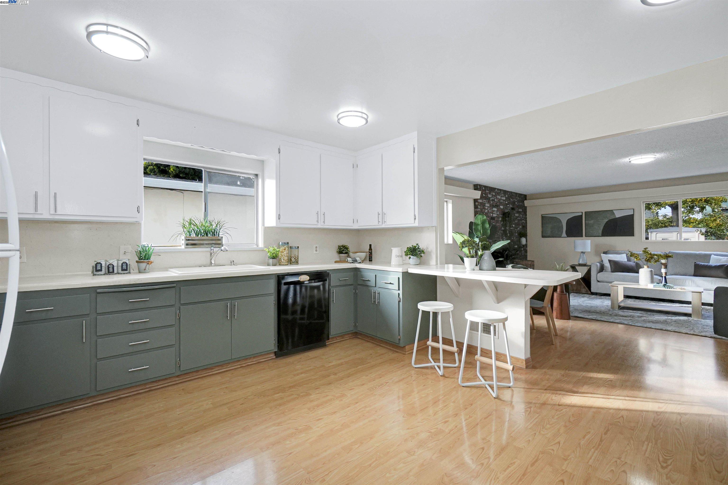 Detail Gallery Image 22 of 54 For 905 Longwood Ave, Hayward,  CA 94541 - 3 Beds | 2 Baths