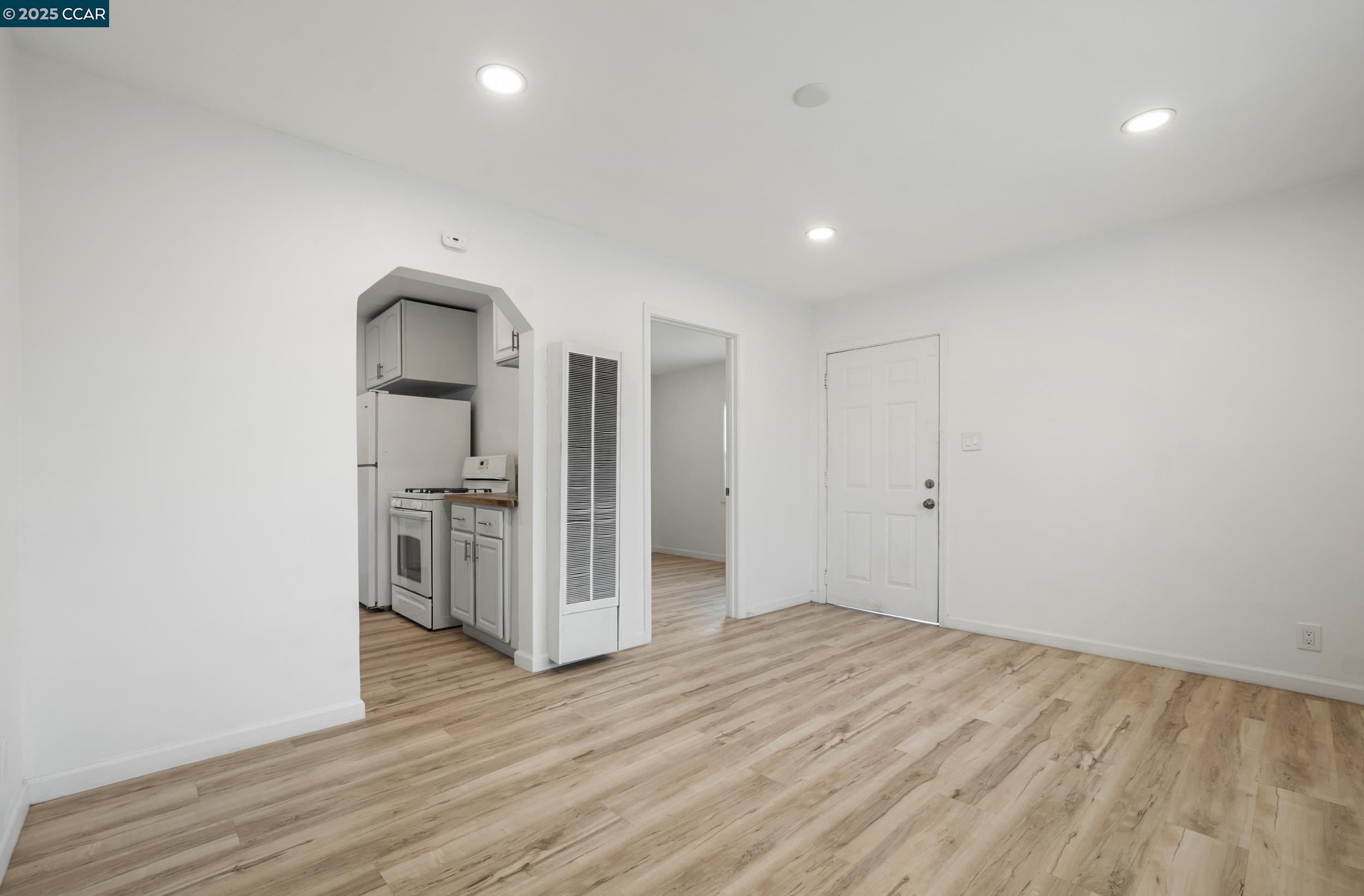 Detail Gallery Image 5 of 46 For 9028 a St, Oakland,  CA 94603 - 4 Beds | 3 Baths