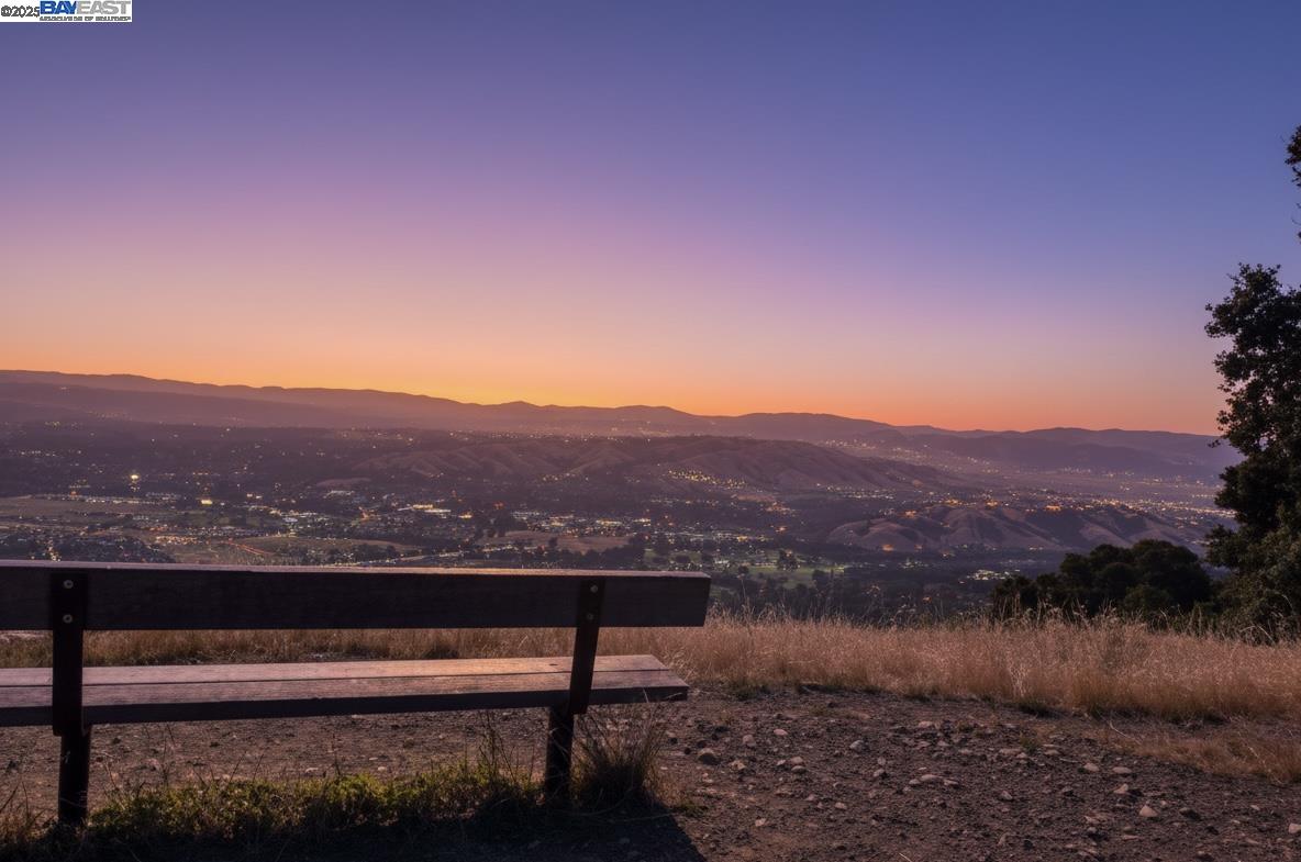 Detail Gallery Image 3 of 26 For 2989 Singalong Way, Sunol,  CA 94586 - 2 Beds | 2 Baths