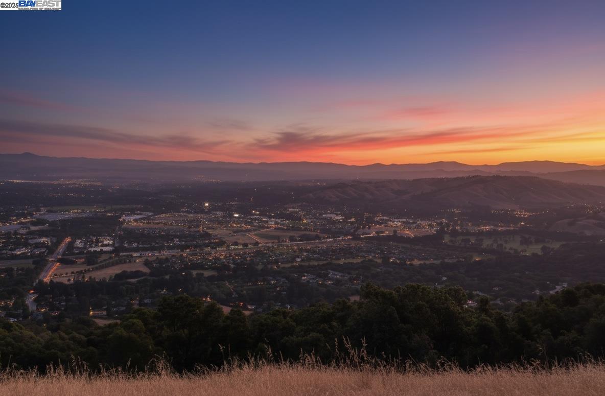 Detail Gallery Image 4 of 26 For 2989 Singalong Way, Sunol,  CA 94586 - 2 Beds | 2 Baths