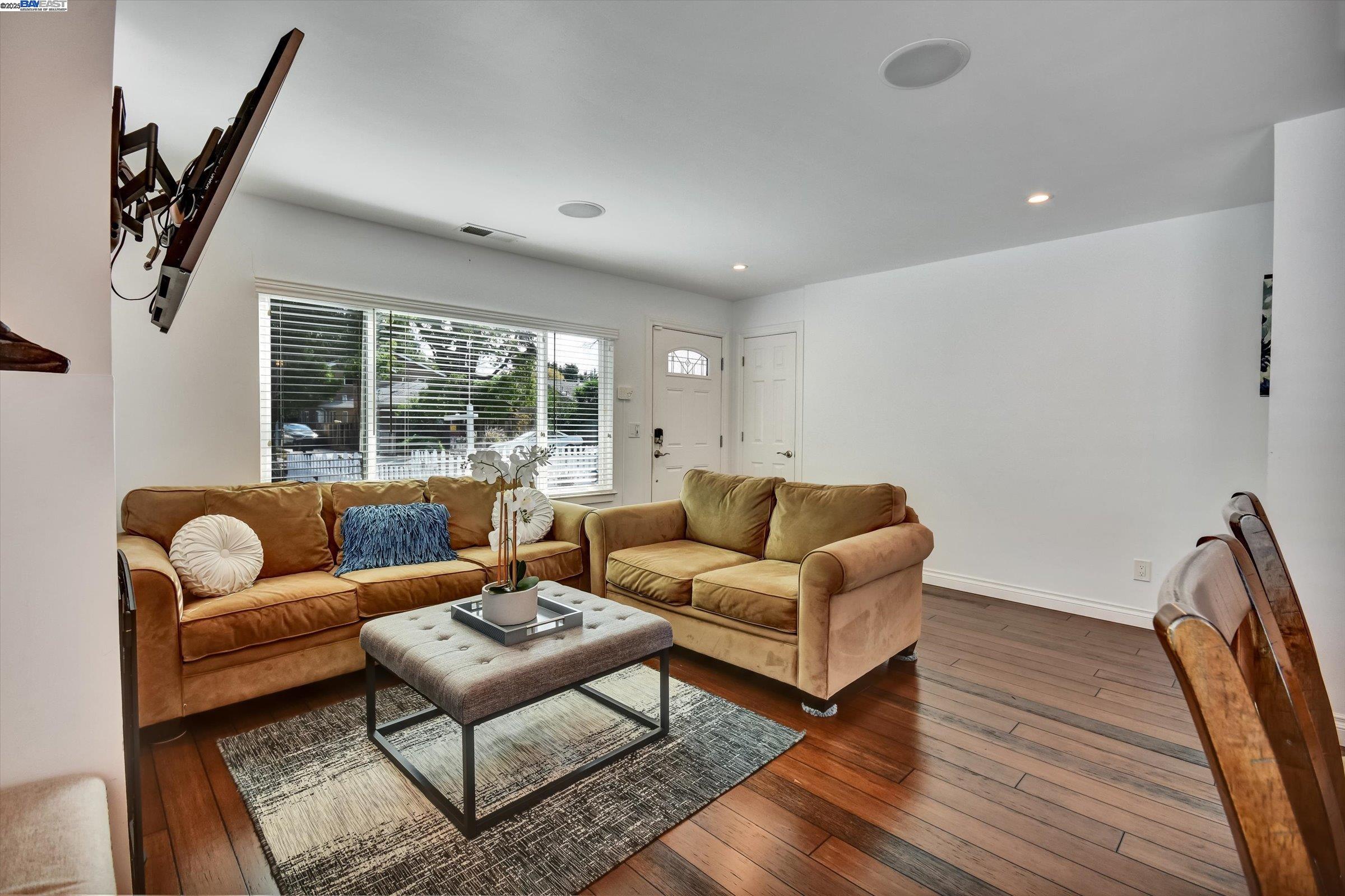 Detail Gallery Image 4 of 31 For 715 Harrison St, San Jose,  CA 95125 - 2 Beds | 2 Baths