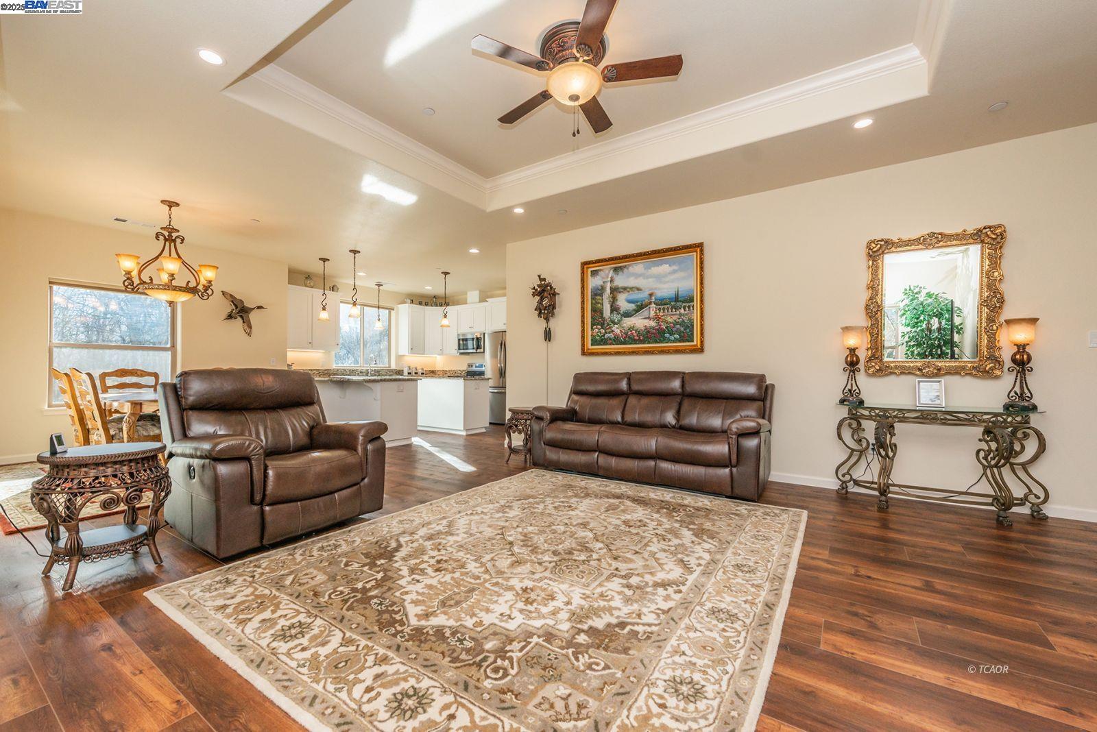 Detail Gallery Image 2 of 49 For 220 Fairway Drive, Weaverville,  CA 96093 - 3 Beds | 2 Baths