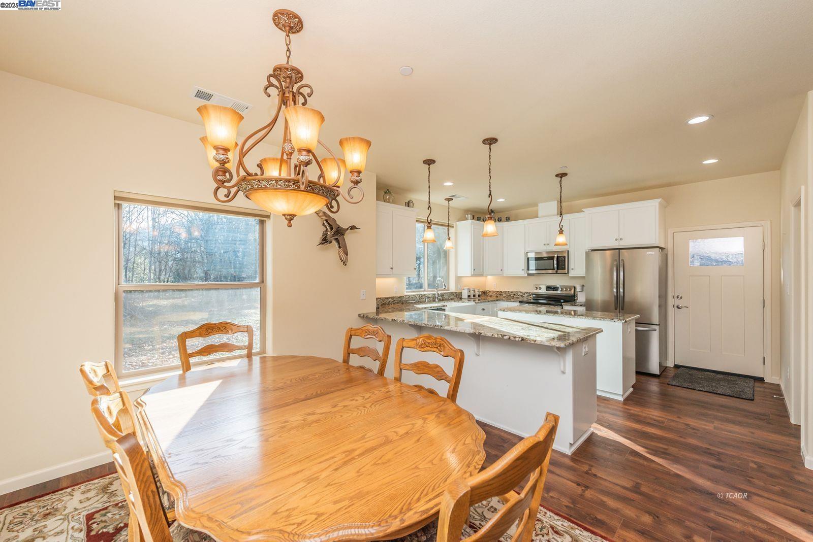 Detail Gallery Image 14 of 49 For 220 Fairway Drive, Weaverville,  CA 96093 - 3 Beds | 2 Baths