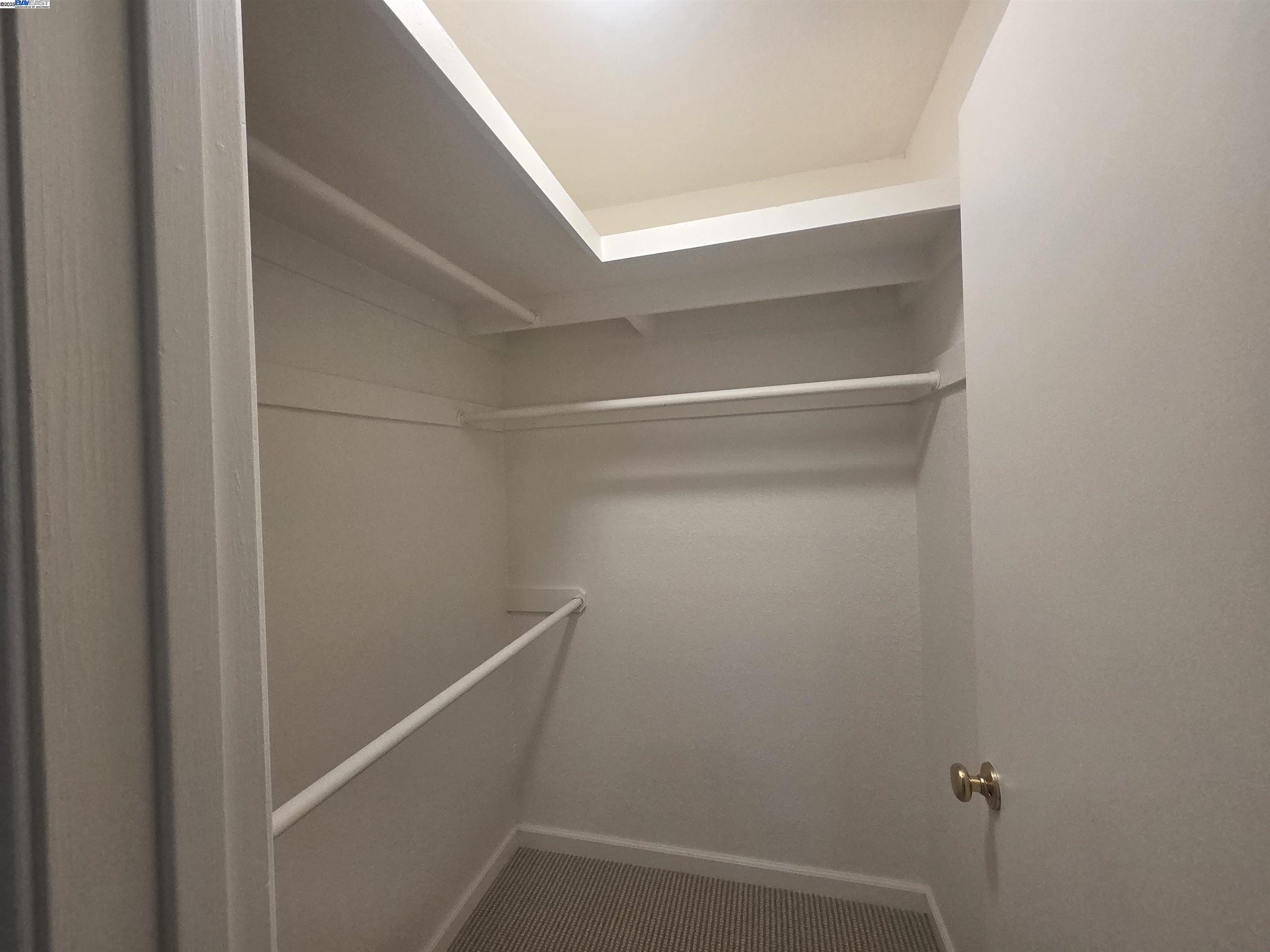 Detail Gallery Image 13 of 30 For 6084 via De Los Cerros, Pleasanton,  CA 94566-5885 - 3 Beds | 2/1 Baths