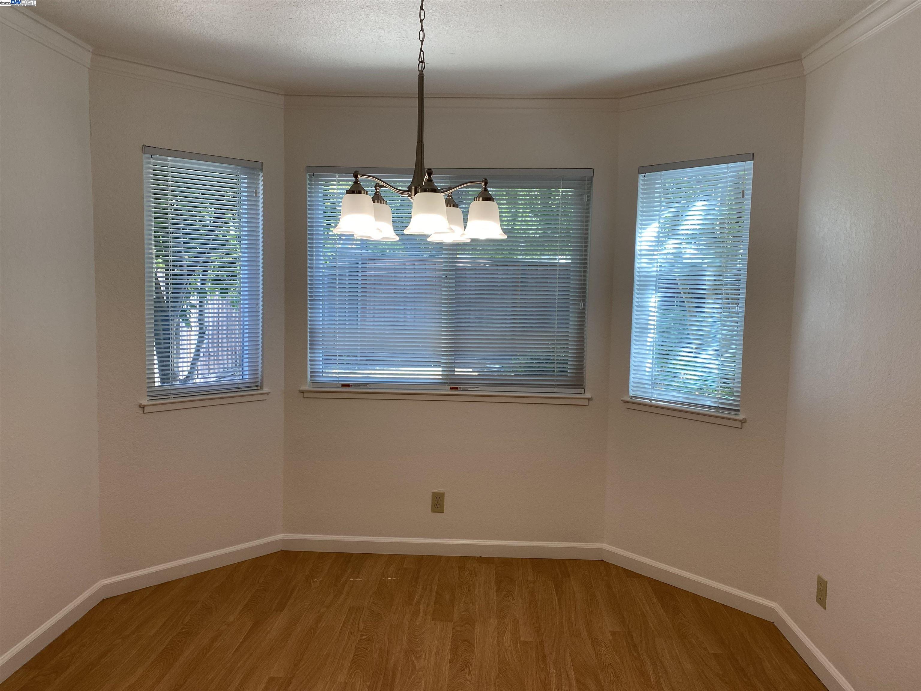 Detail Gallery Image 4 of 30 For 6084 via De Los Cerros, Pleasanton,  CA 94566-5885 - 3 Beds | 2/1 Baths