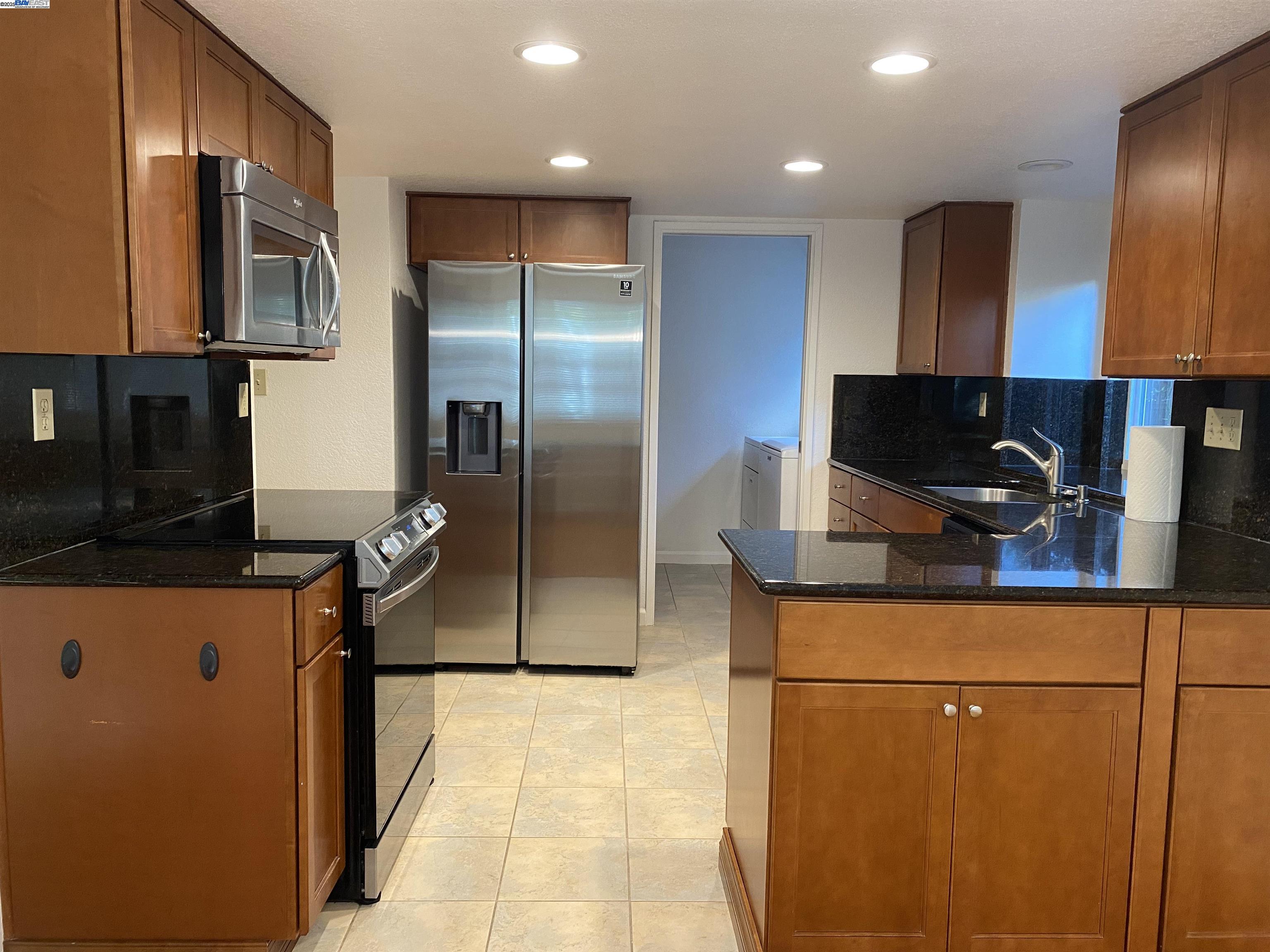 Detail Gallery Image 5 of 30 For 6084 via De Los Cerros, Pleasanton,  CA 94566-5885 - 3 Beds | 2/1 Baths