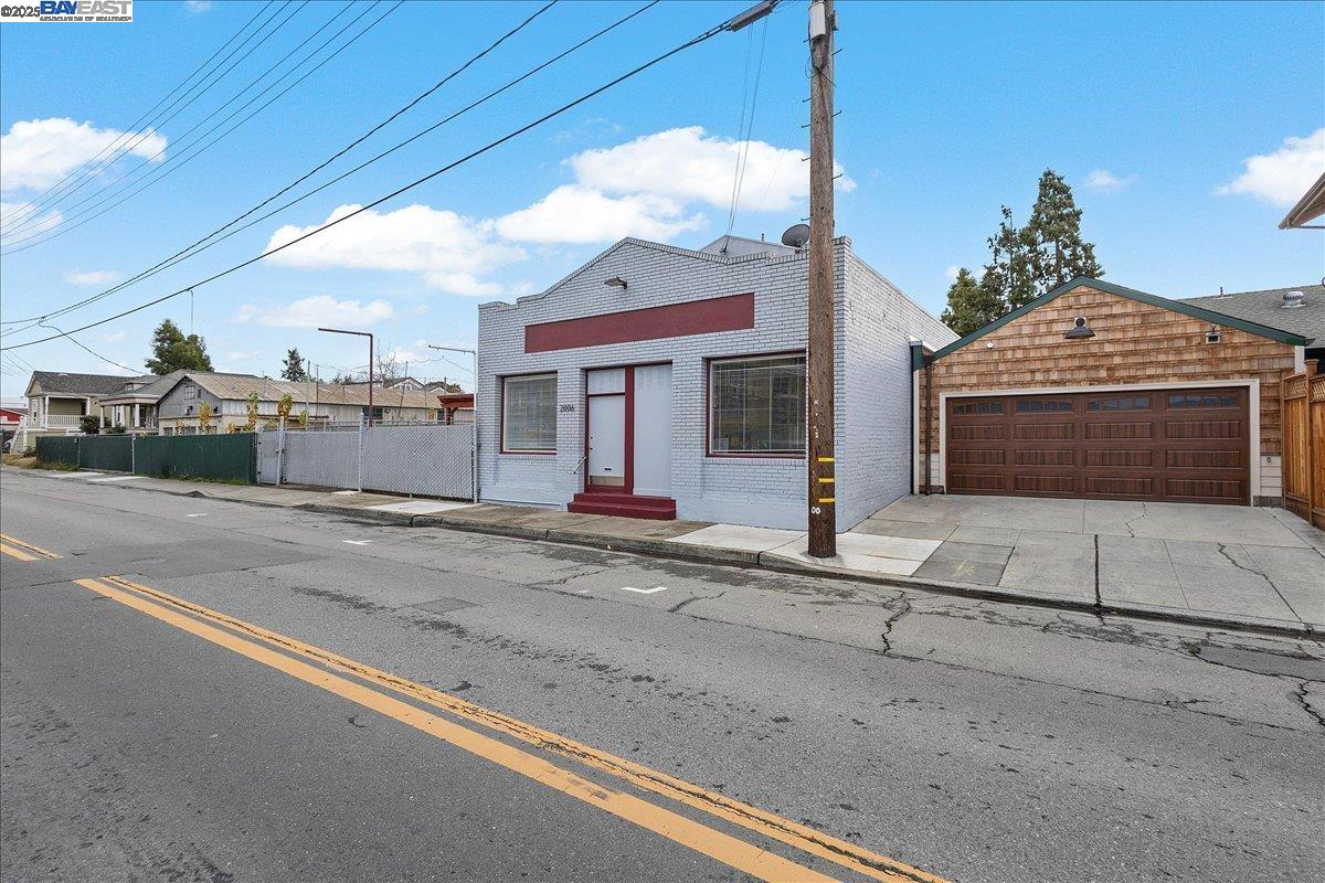 Detail Gallery Image 2 of 12 For 2006 Clement Ave, Alameda,  CA 94501 - – Beds | – Baths