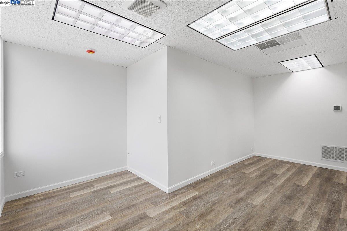 Detail Gallery Image 4 of 12 For 2006 Clement Ave, Alameda,  CA 94501 - – Beds | – Baths