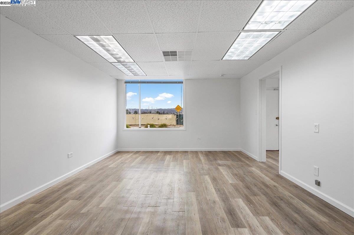 Detail Gallery Image 9 of 12 For 2006 Clement Ave, Alameda,  CA 94501 - – Beds | – Baths