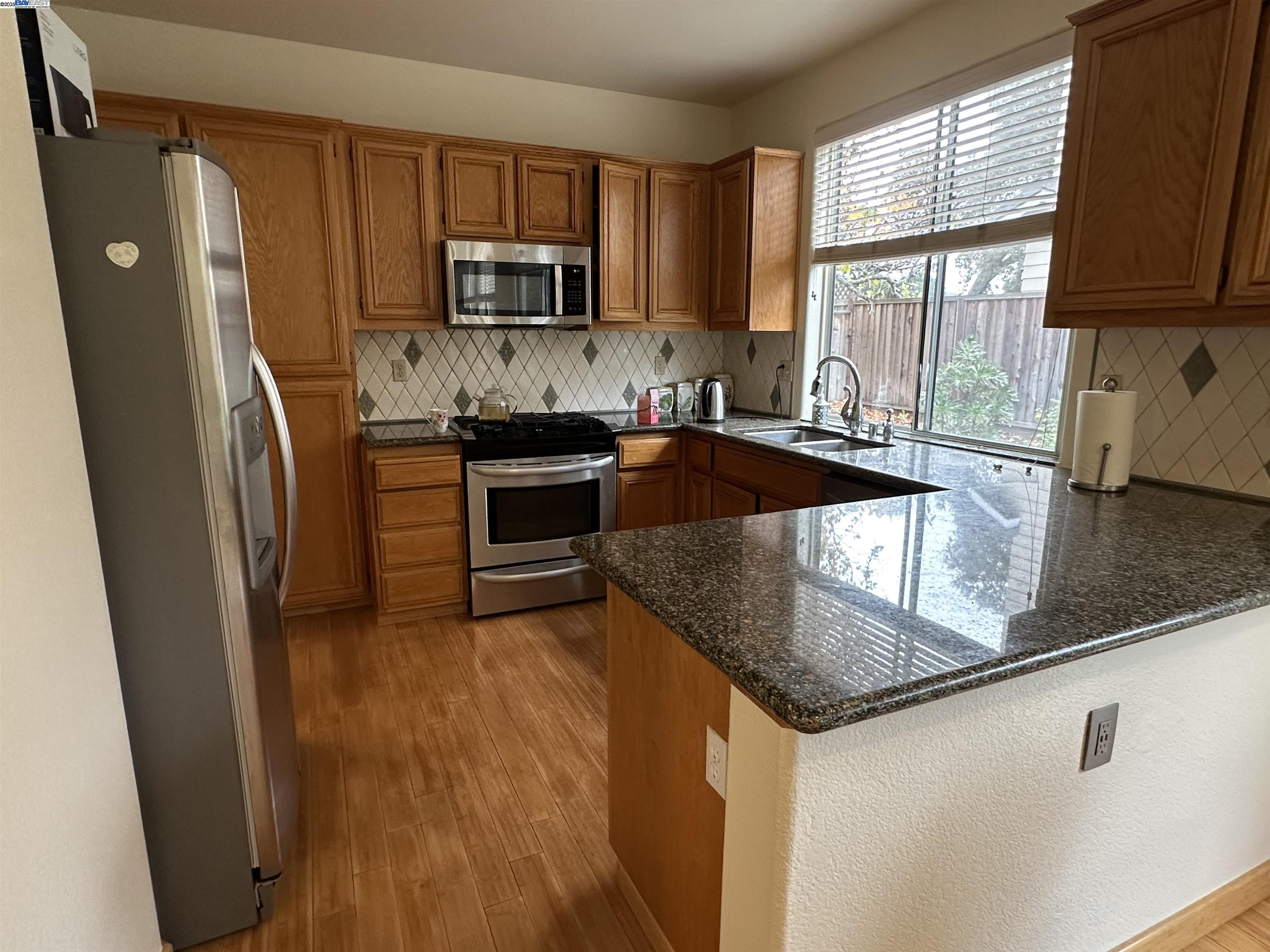 Detail Gallery Image 2 of 17 For 1448 Dumaine St, Concord,  CA 94518 - 3 Beds | 2/1 Baths