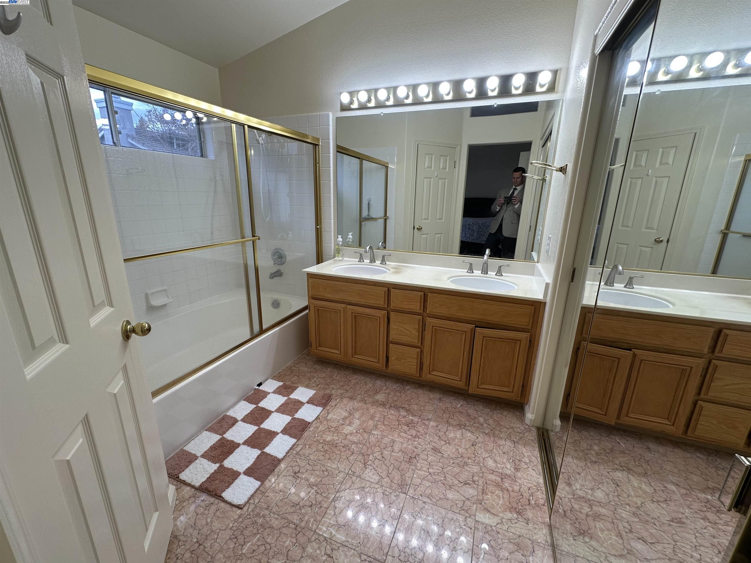 Detail Gallery Image 12 of 17 For 1448 Dumaine St, Concord,  CA 94518 - 3 Beds | 2/1 Baths