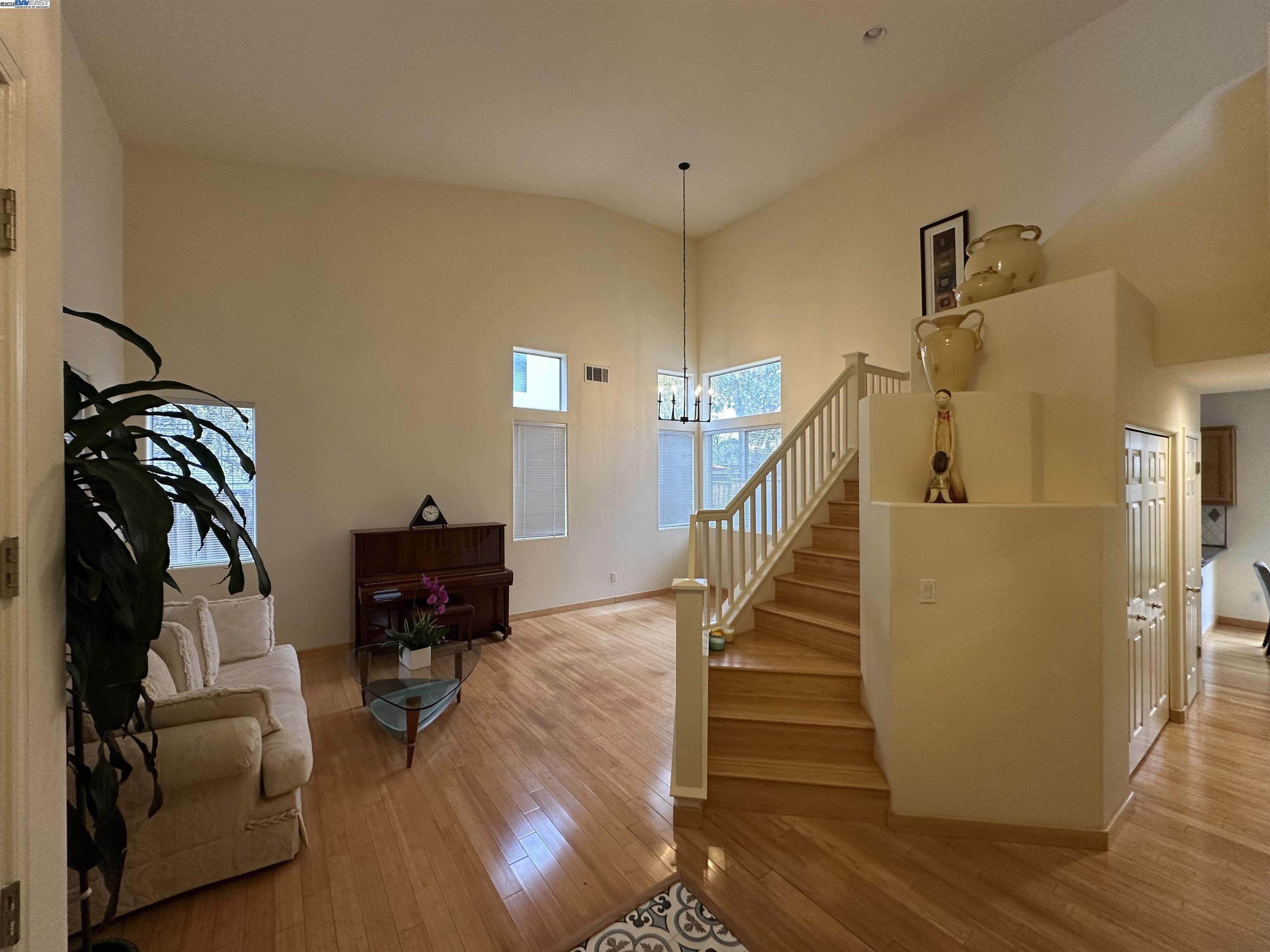 Detail Gallery Image 3 of 17 For 1448 Dumaine St, Concord,  CA 94518 - 3 Beds | 2/1 Baths