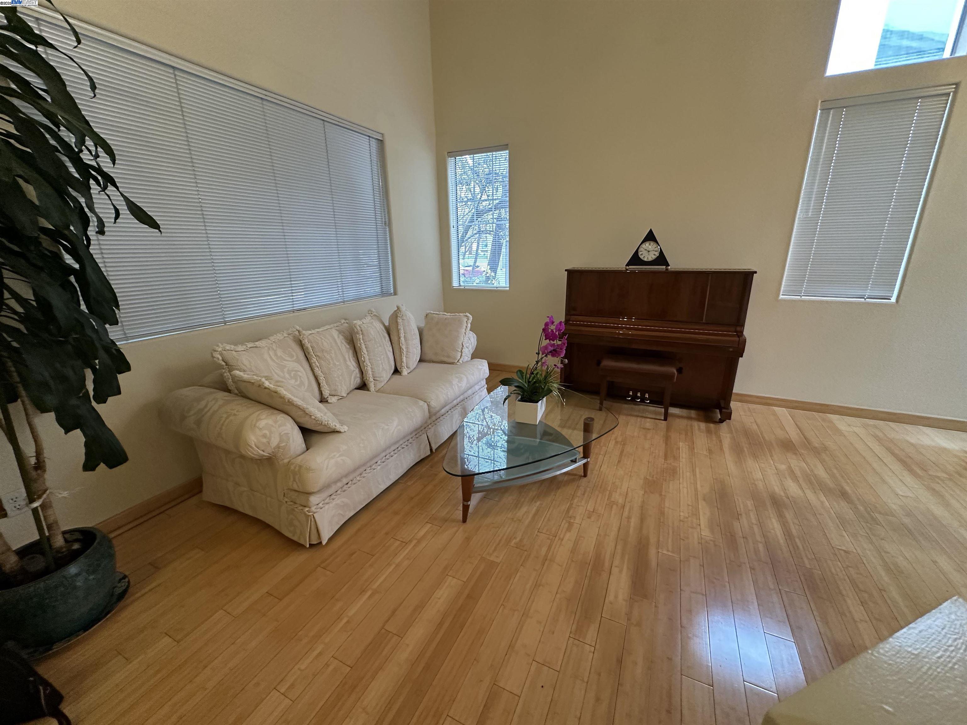 Detail Gallery Image 5 of 17 For 1448 Dumaine St, Concord,  CA 94518 - 3 Beds | 2/1 Baths