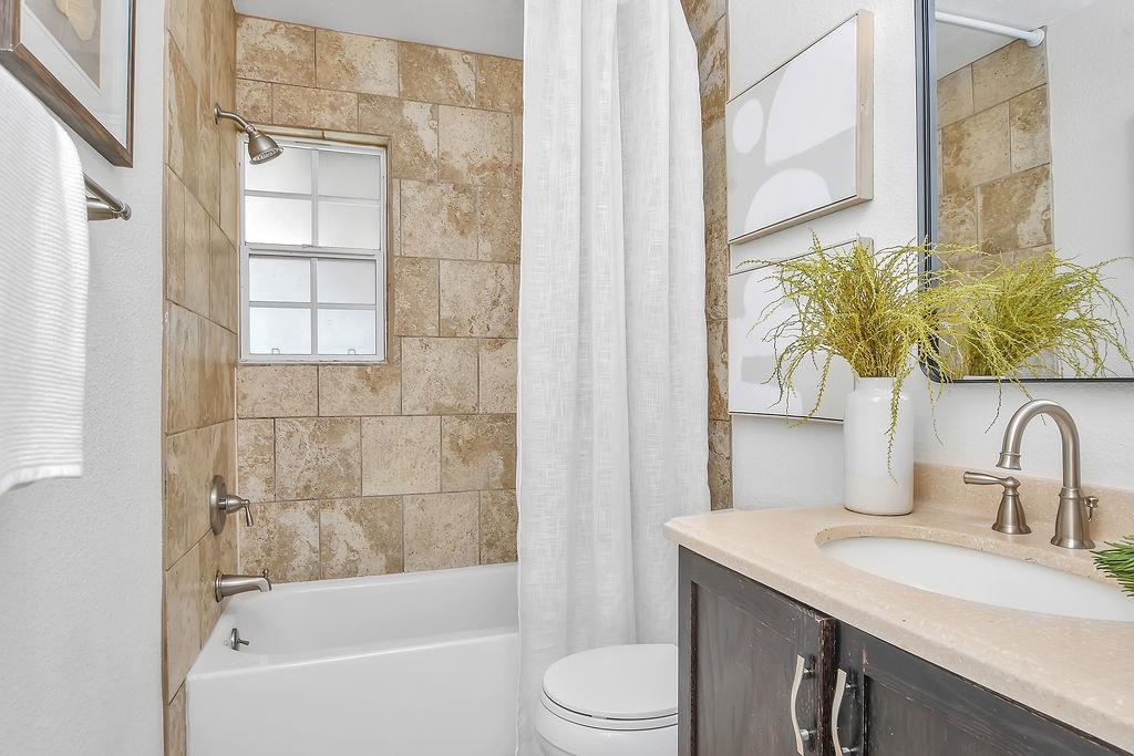 Detail Gallery Image 14 of 29 For 301 Springvalley Dr, Vacaville,  CA 95687 - 3 Beds | 2 Baths