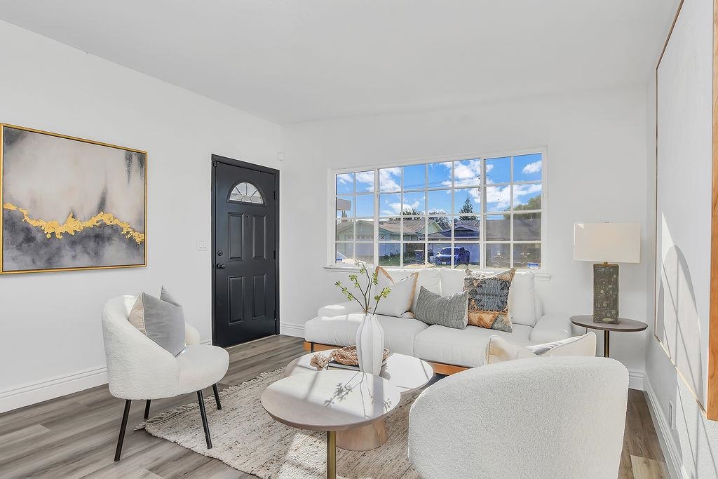 Detail Gallery Image 5 of 29 For 301 Springvalley Dr, Vacaville,  CA 95687 - 3 Beds | 2 Baths