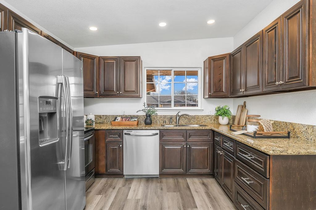 Detail Gallery Image 9 of 29 For 301 Springvalley Dr, Vacaville,  CA 95687 - 3 Beds | 2 Baths