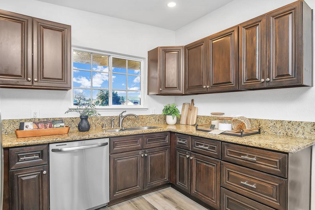 Detail Gallery Image 10 of 29 For 301 Springvalley Dr, Vacaville,  CA 95687 - 3 Beds | 2 Baths