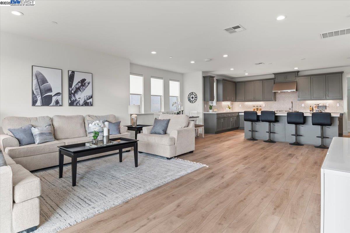 Detail Gallery Image 5 of 22 For 1194 Mateo Miller Cir, San Ramon,  CA 94583 - 4 Beds | 4 Baths