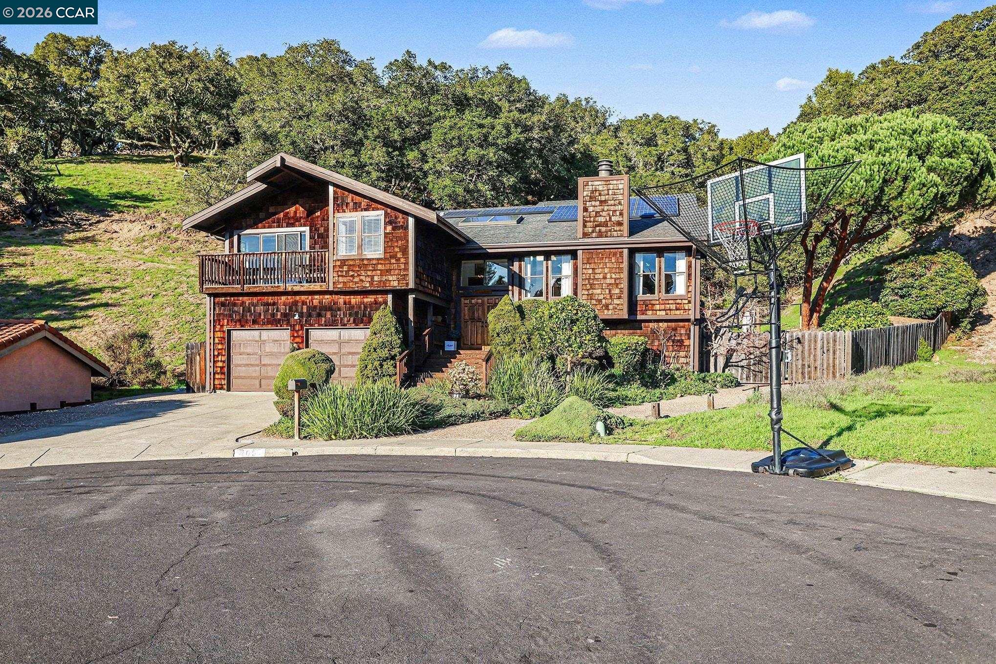 Detail Gallery Image 4 of 47 For 165 Travalini Ct., El Sobrante,  CA 94803-2665 - 4 Beds | 2/1 Baths