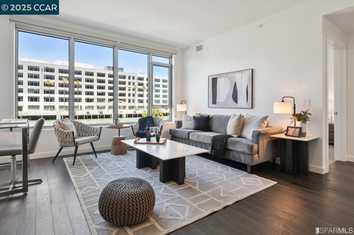 Front Image Thumbnail for CC41119577