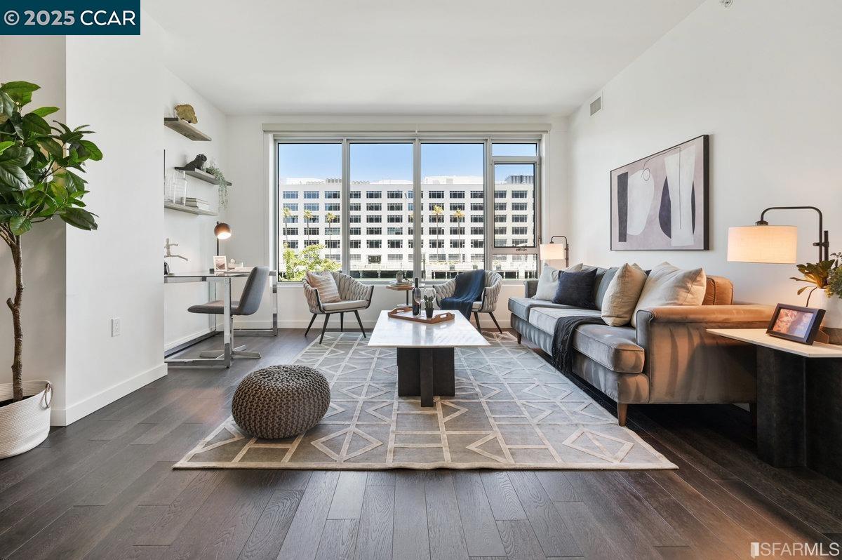 Detail Gallery Image 4 of 37 For 1000 3rd Street #204,  San Francisco,  CA 94158 - 1 Beds | 1 Baths