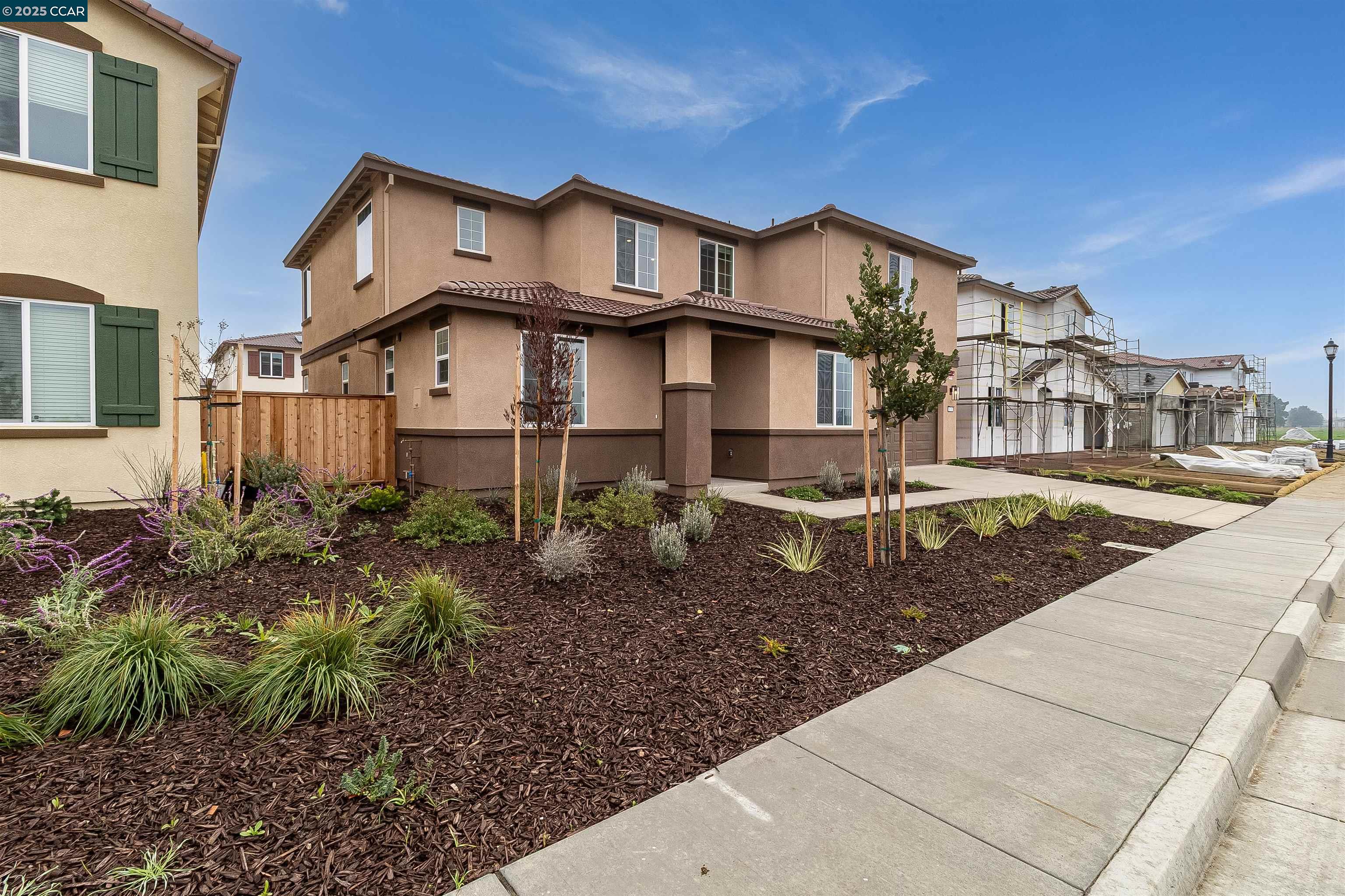 Detail Gallery Image 2 of 60 For 618 Channel Circle, Oakley,  CA 94561 - 5 Beds | 3/1 Baths